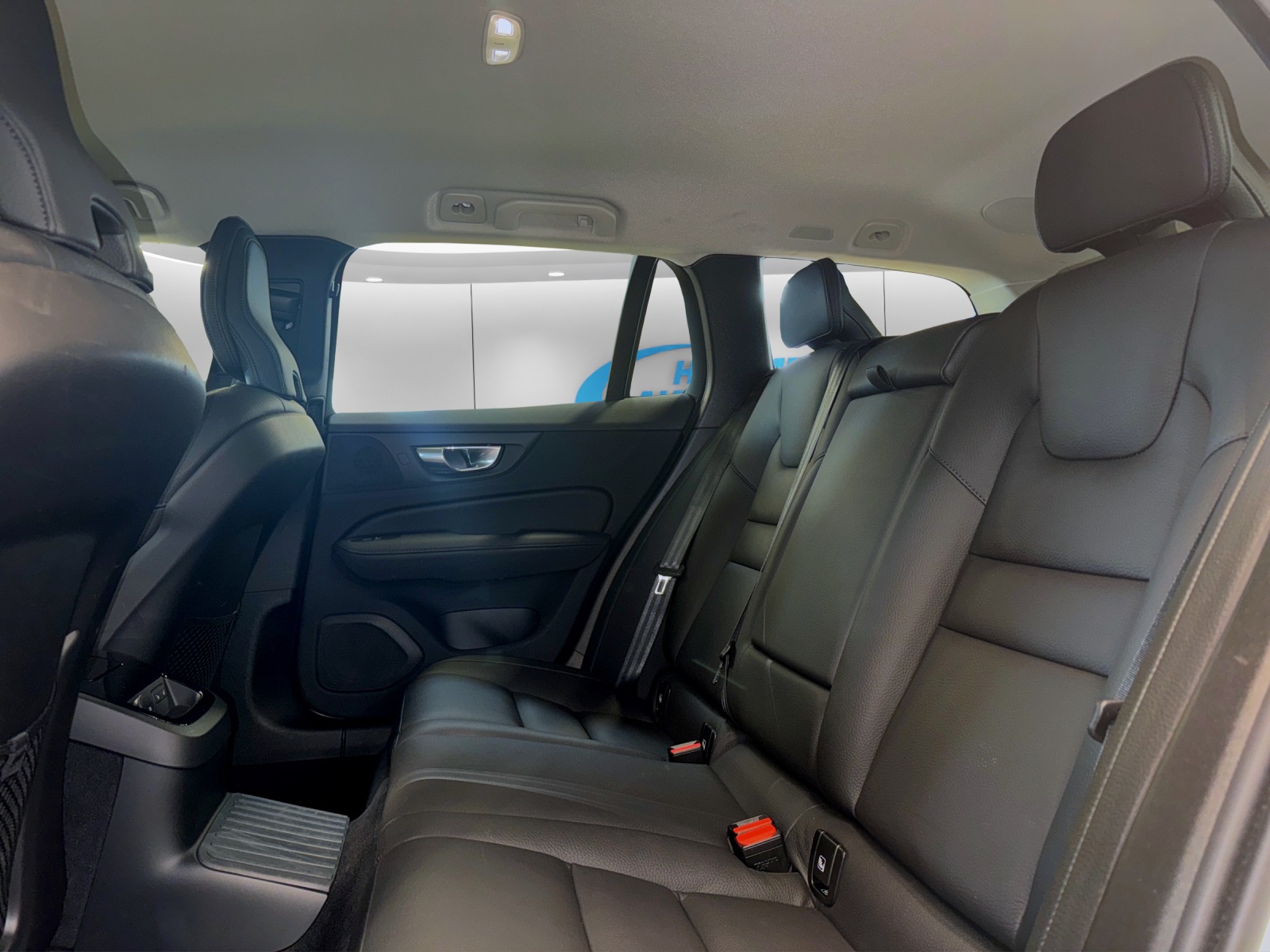 VOLVO V60 2.0 T6 TE Plus Dark eAWD-image-9