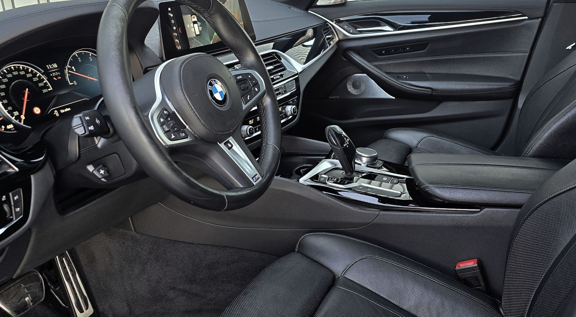 BMW 530d xDrive Touring M-Sport Line SAG-image-6
