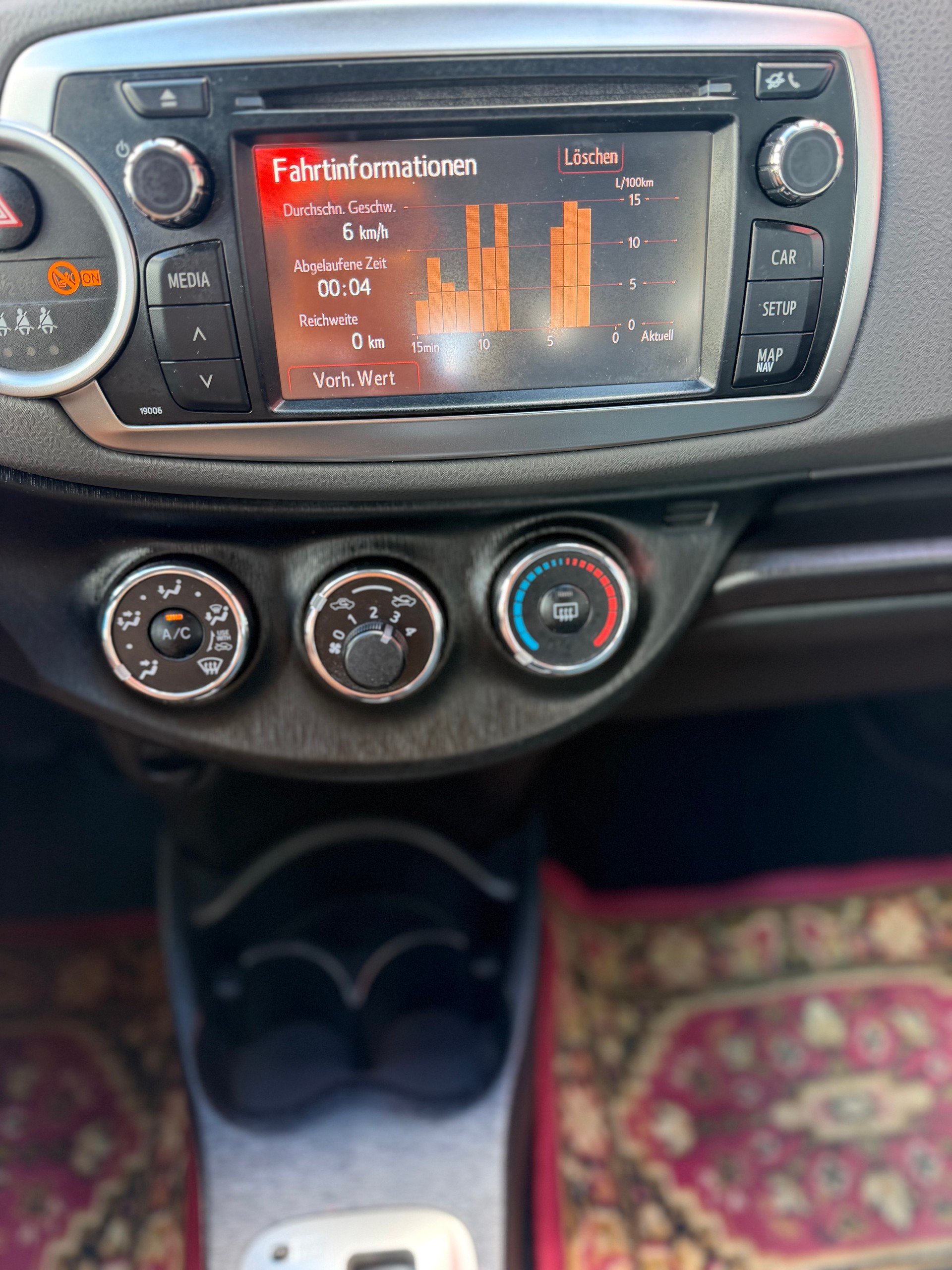 TOYOTA Yaris 1.33 Sol Multidrive-image-19
