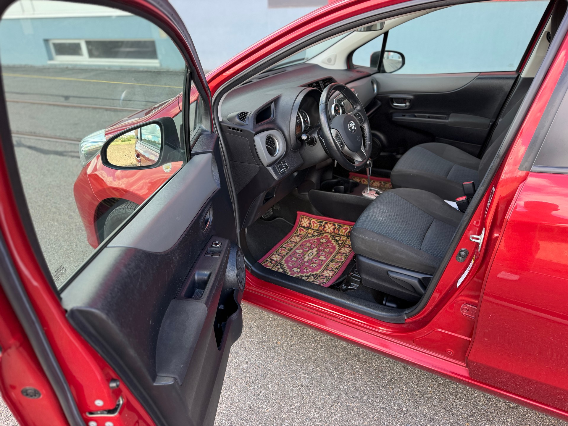 TOYOTA Yaris 1.33 Sol Multidrive-image-15