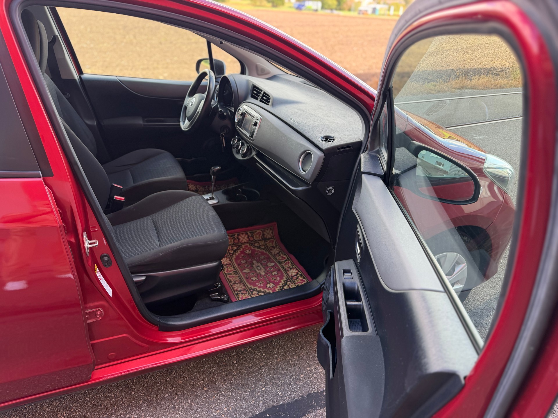 TOYOTA Yaris 1.33 Sol Multidrive-image-13