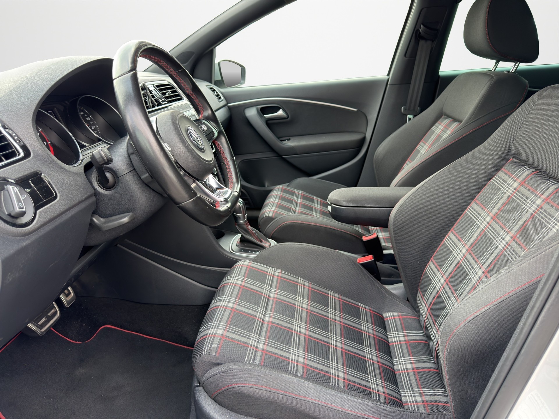 VW Polo 1.8 TSI GTI DSG-image-8