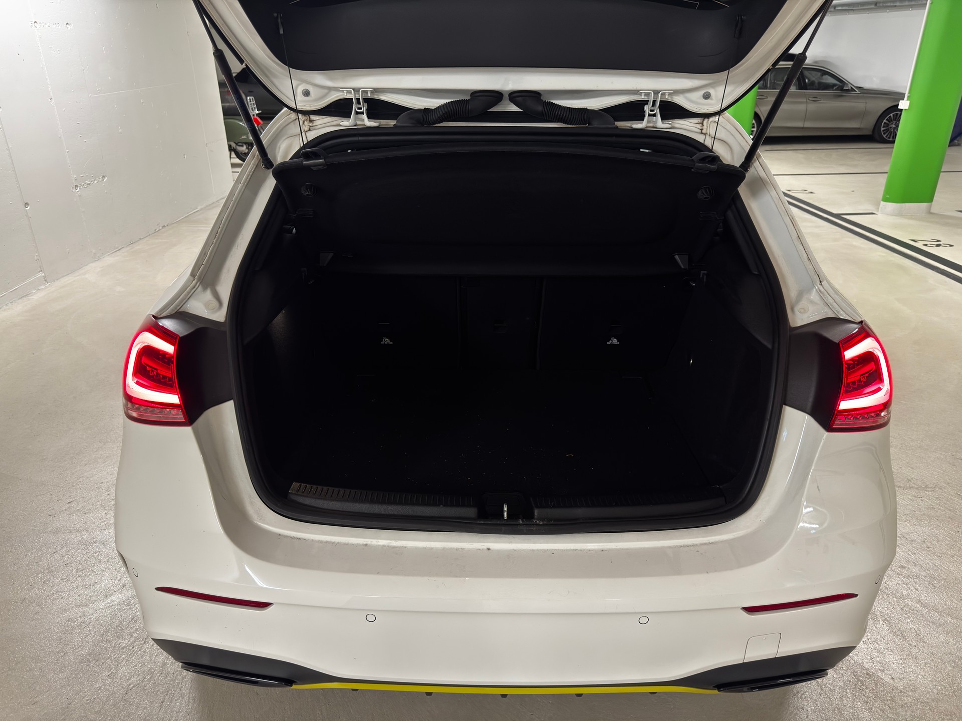 MERCEDES-BENZ A 250 AMG Line-image-5