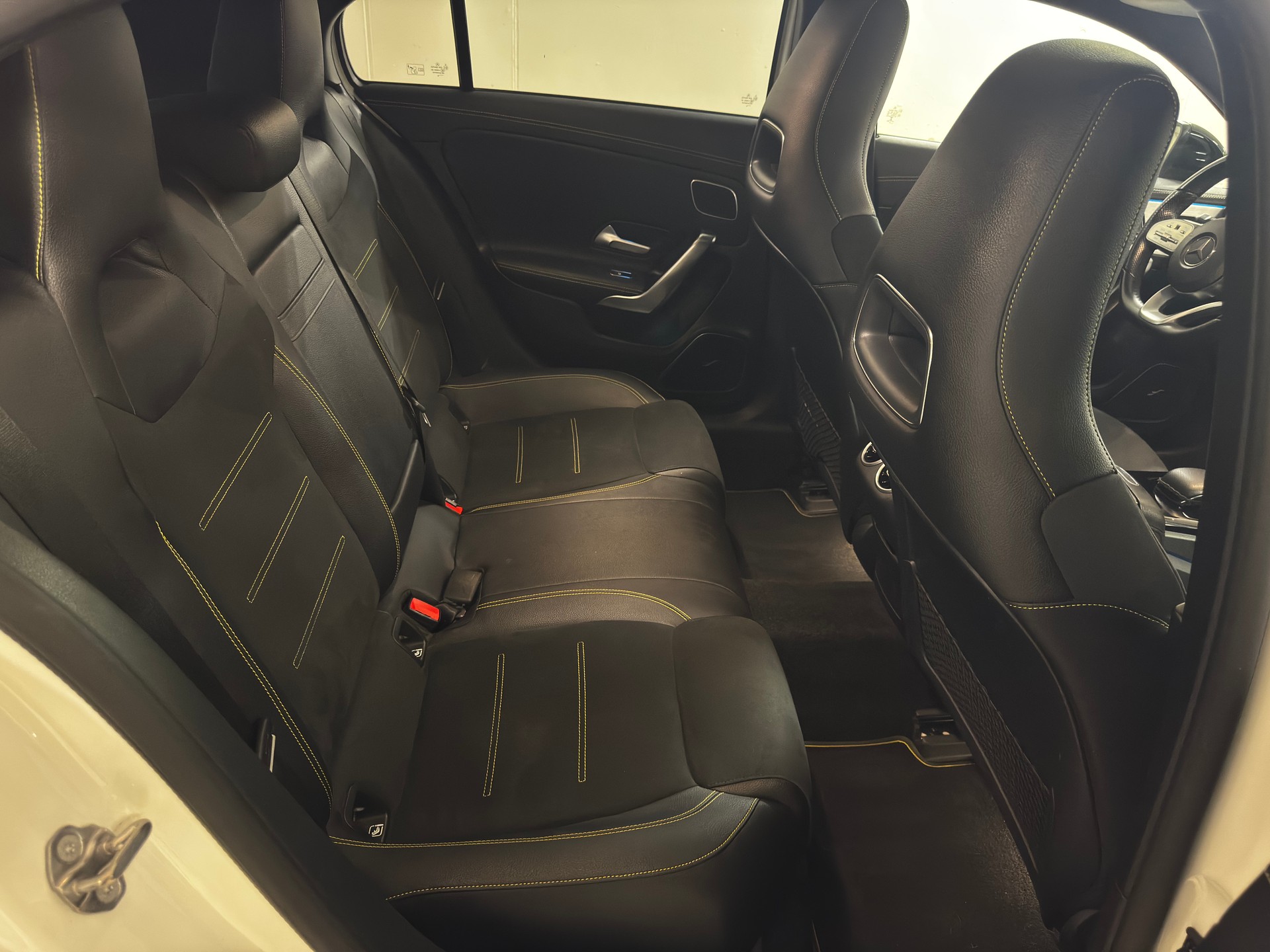 MERCEDES-BENZ A 250 AMG Line-image-4