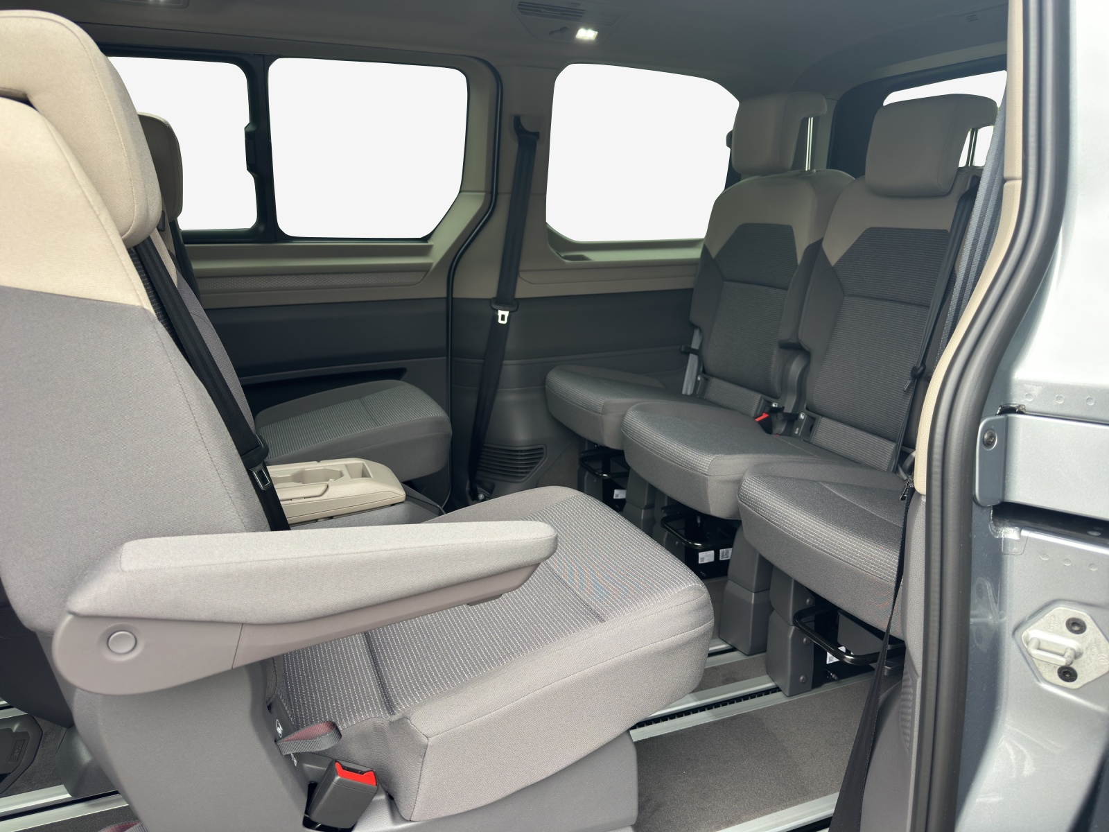 VW Multivan 2.0 TDI Liberty DSG-image-11