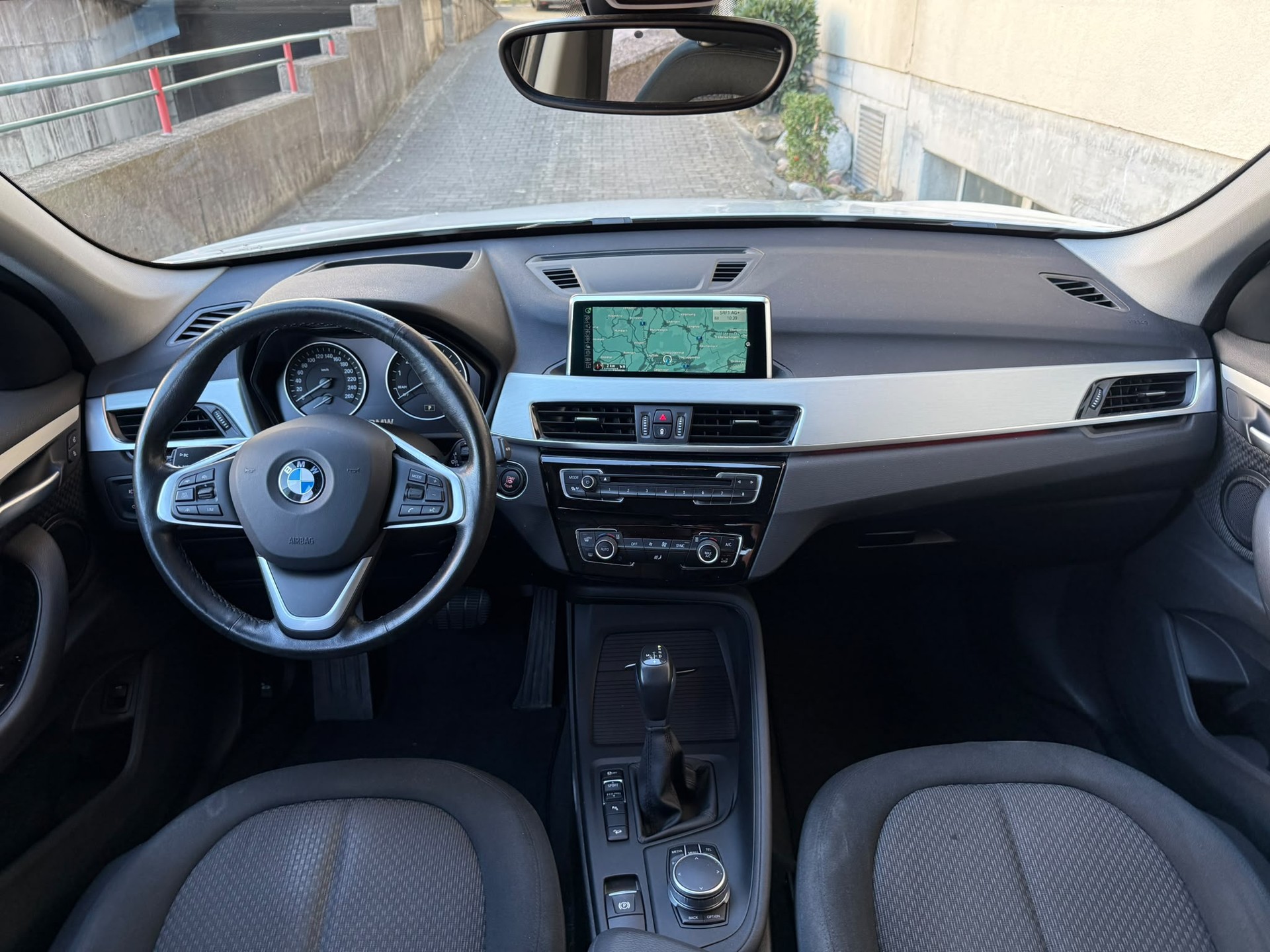 BMW X1 xDrive 20i Steptronic-image-9