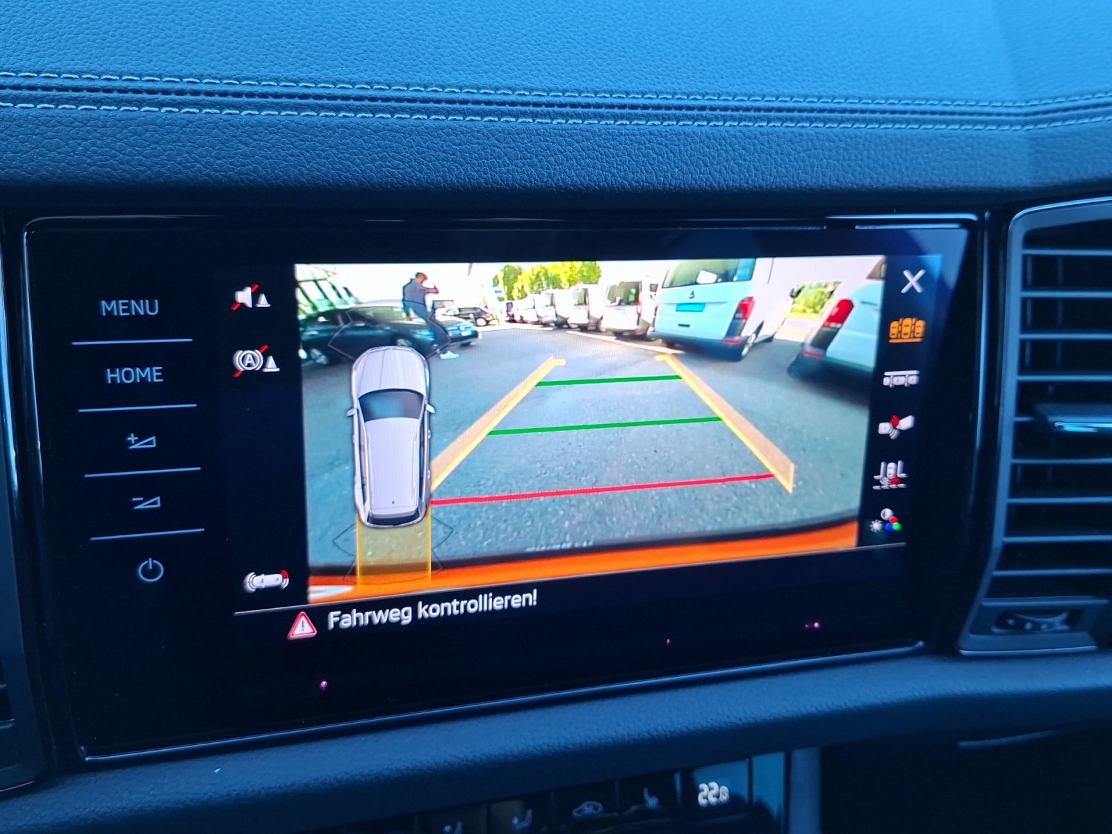SKODA Kodiaq 2.0 TSI 4x4 SportLine-image-15