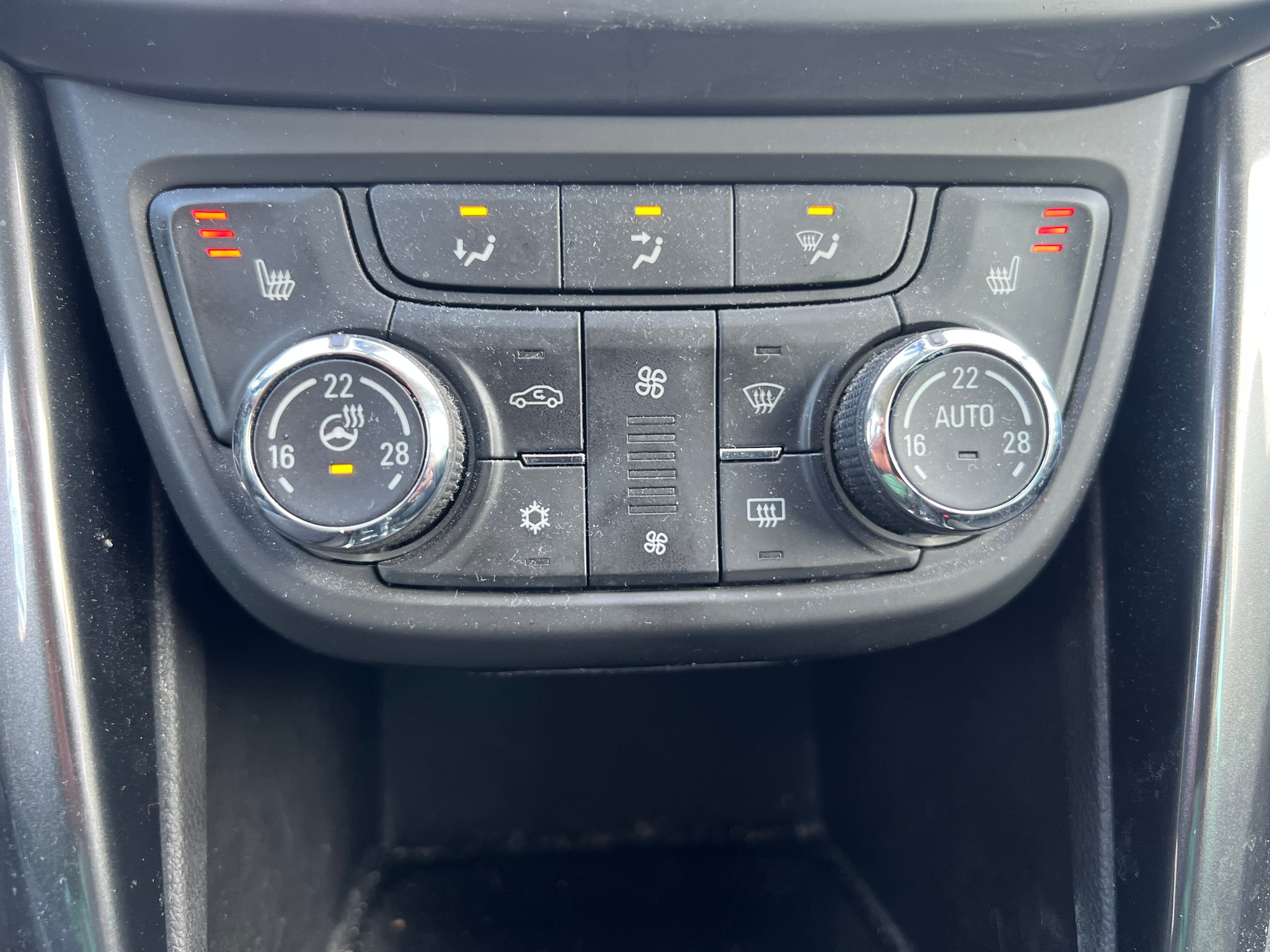 OPEL Zafira 2.0 CDTi Excellence Automatic-image-12