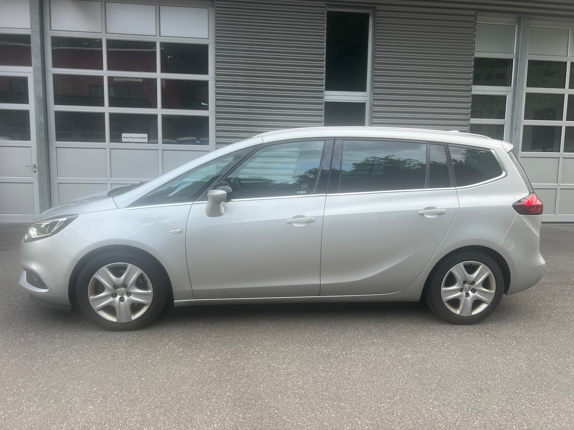OPEL Zafira 2.0 CDTi Excellence Automatic-image-2