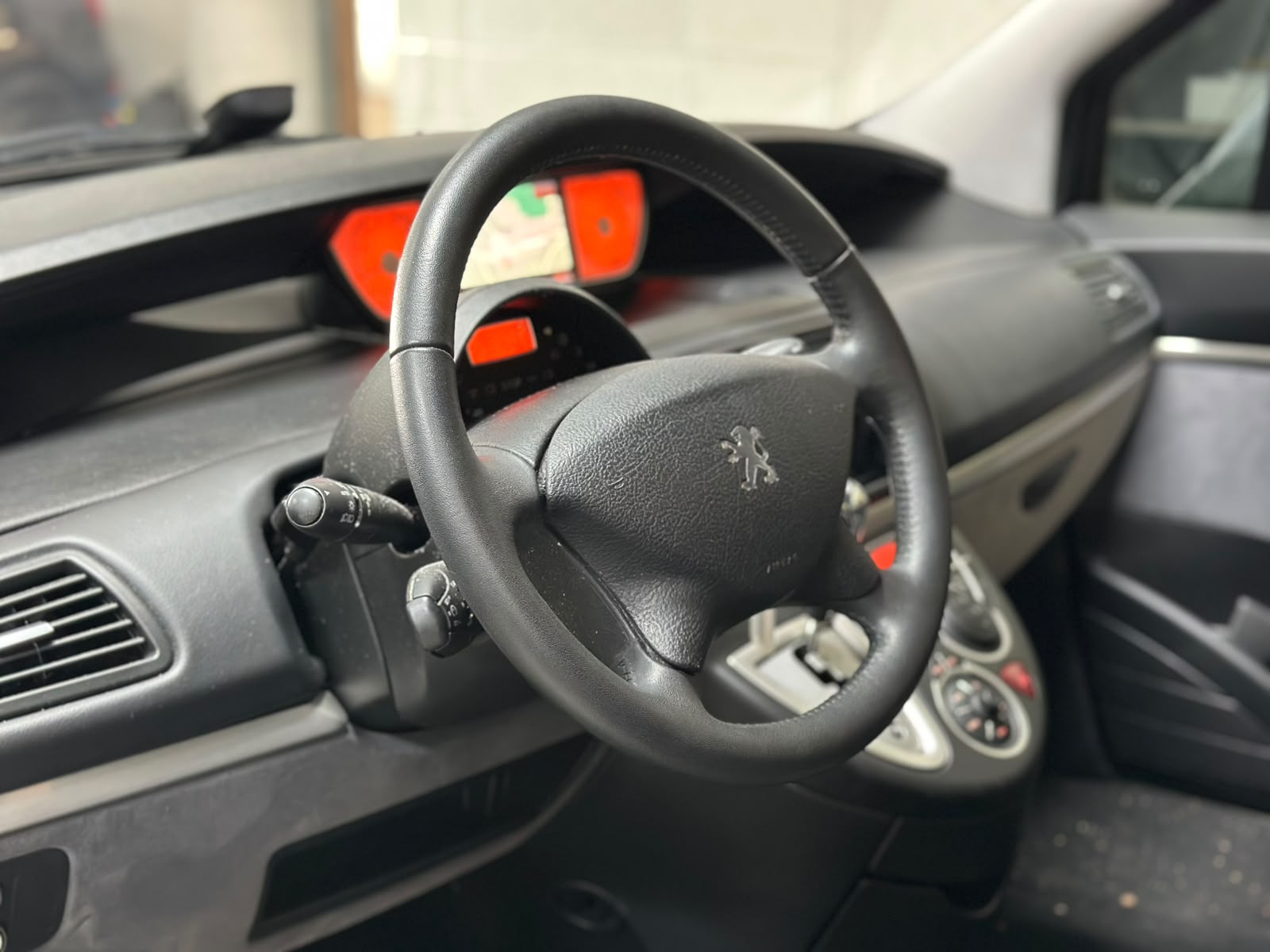 PEUGEOT 807 2.0 16V HDi Family+ Tiptronic-image-12