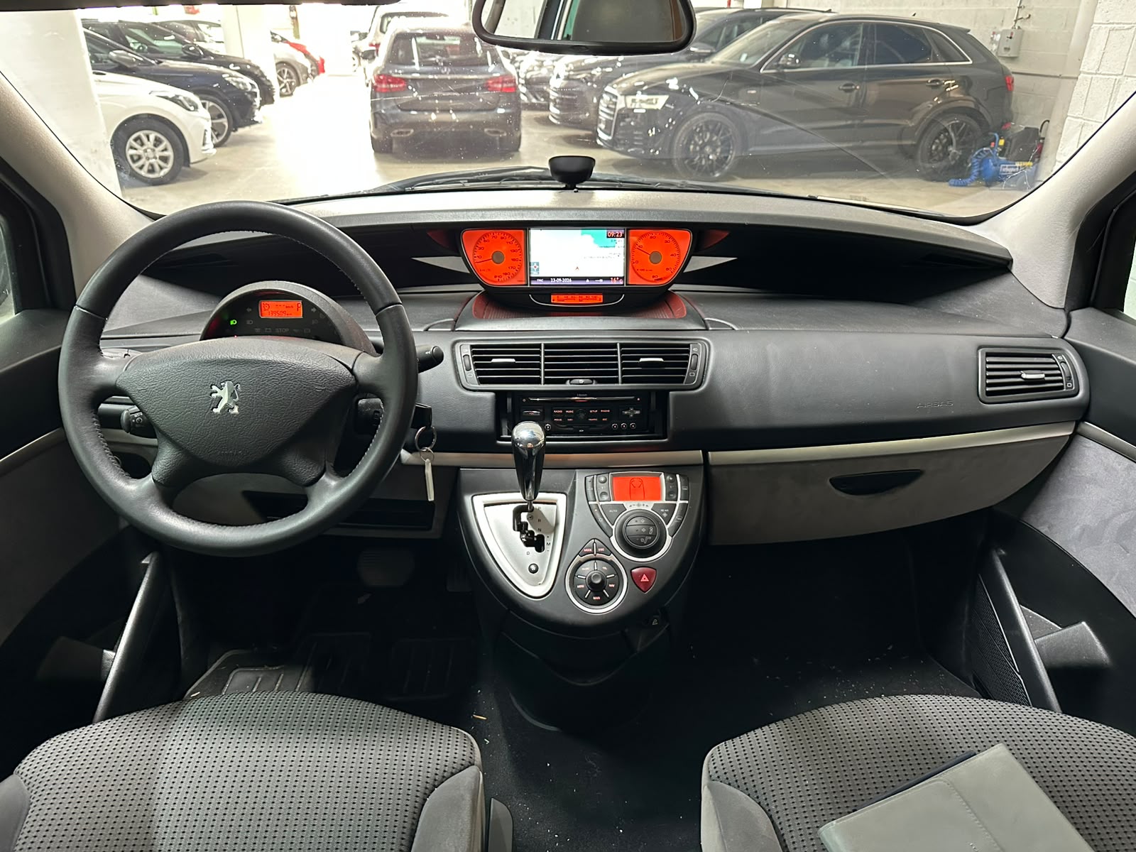 PEUGEOT 807 2.0 16V HDi Family+ Tiptronic-image-8
