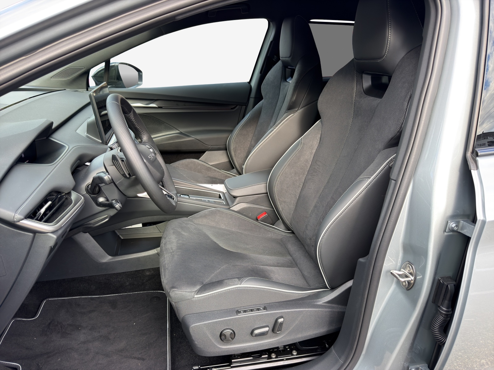 SKODA Elroq 85x Sportline 4x4-image-7