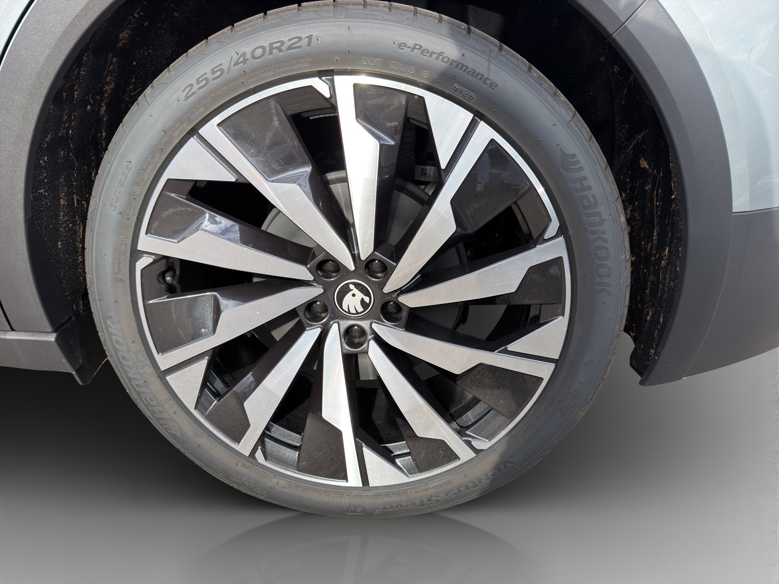 SKODA Elroq 85x Sportline 4x4-image-14
