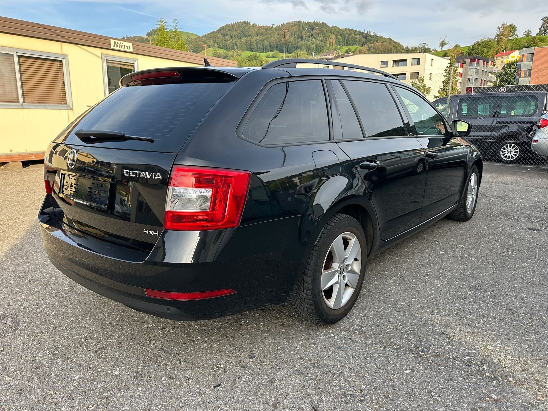 SKODA Octavia Combi 1.6 TDI Clever 4x4-image-3
