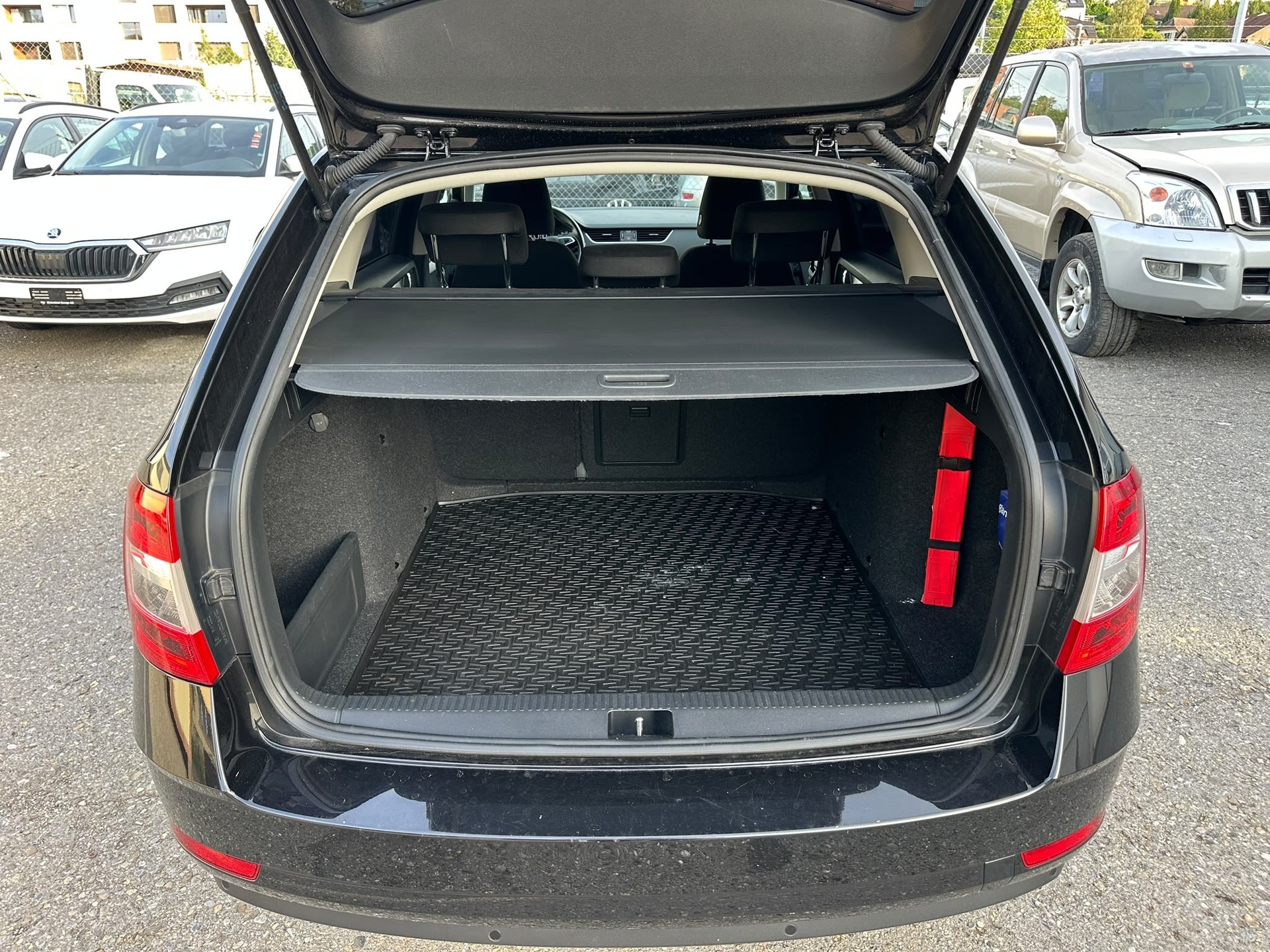 SKODA Octavia Combi 1.6 TDI Clever 4x4-image-14