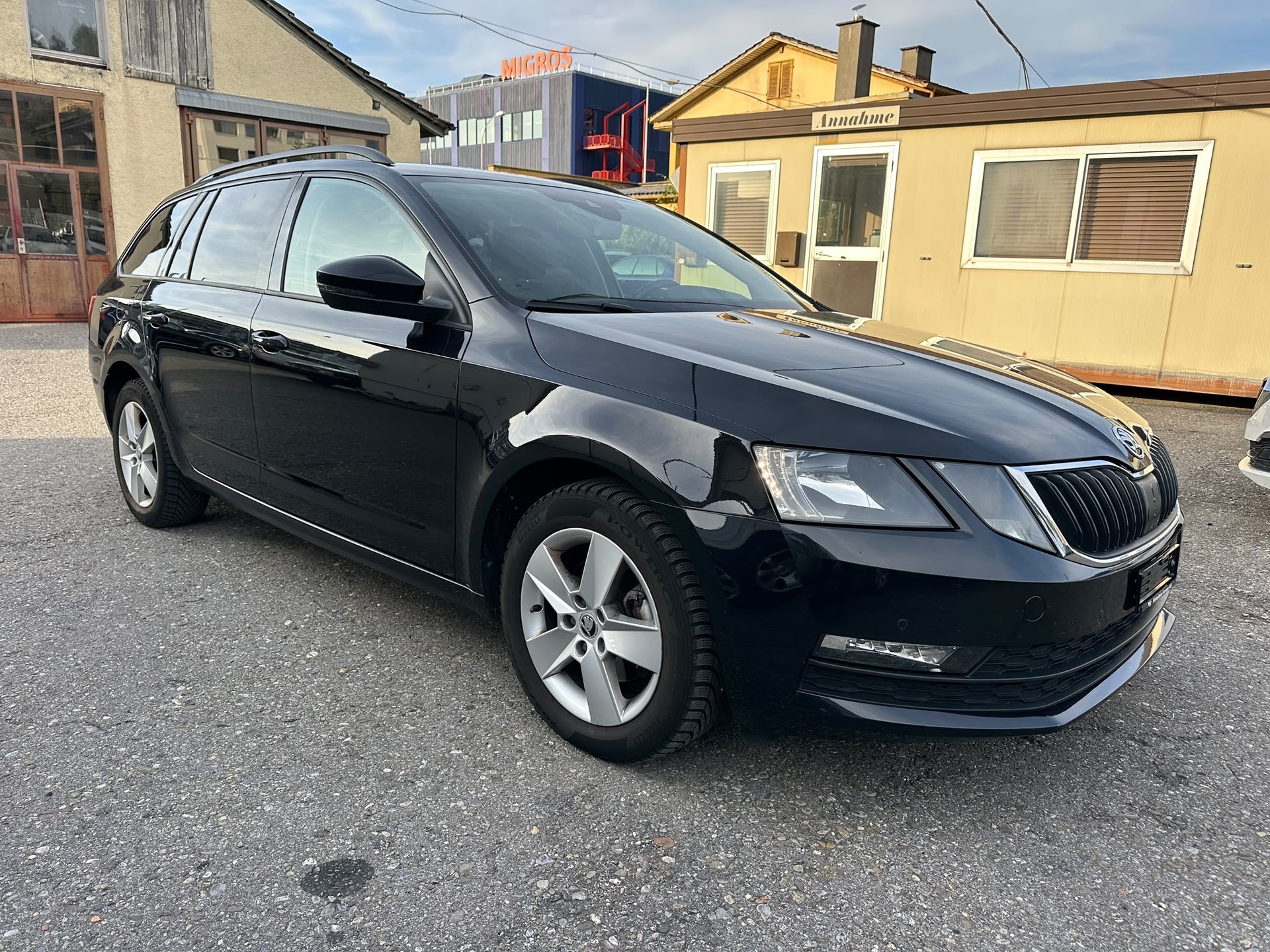 SKODA Octavia Combi 1.6 TDI Clever 4x4-image-1