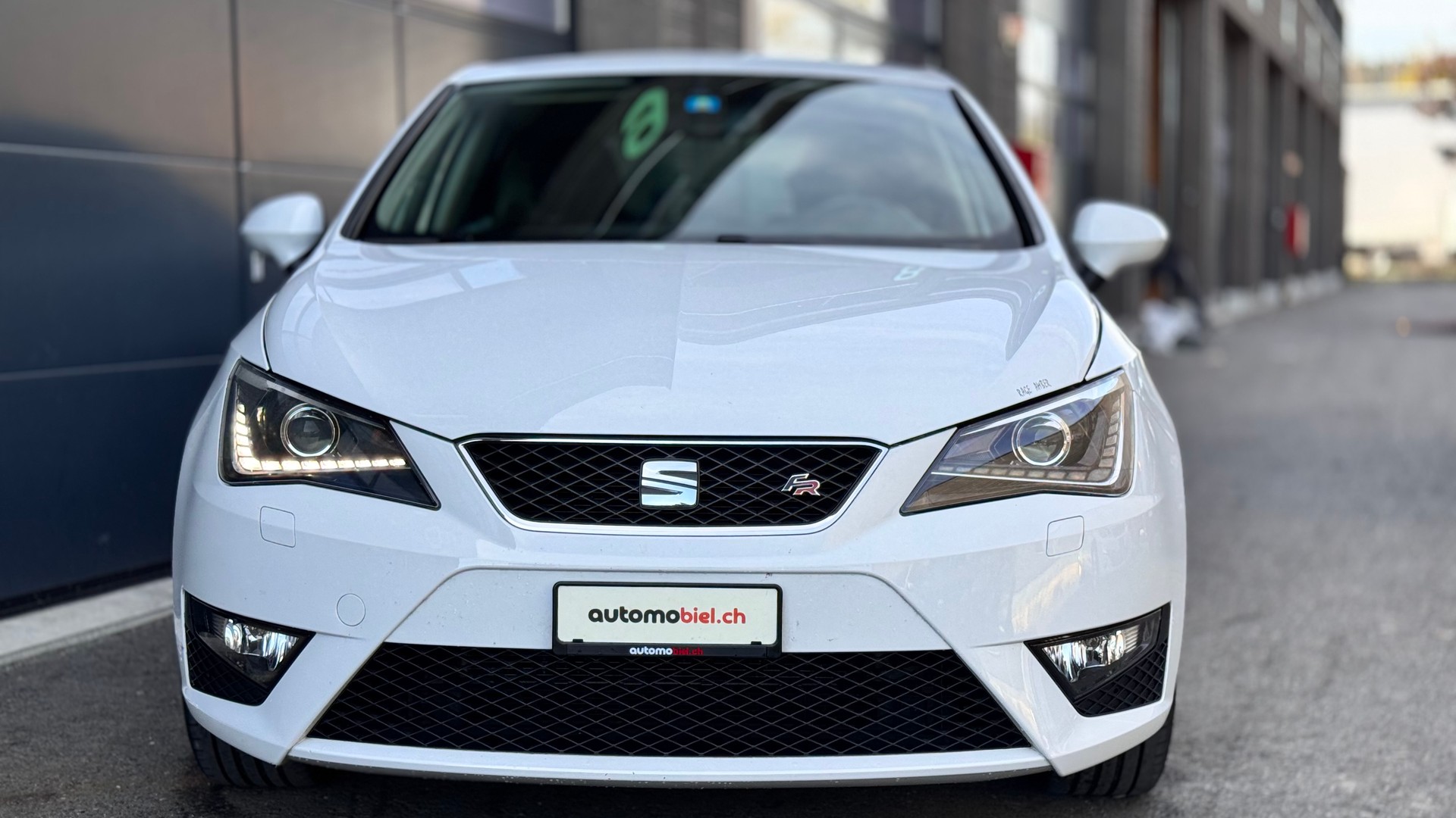 SEAT Ibiza ST 1.4 TSI FR Viva-image-1
