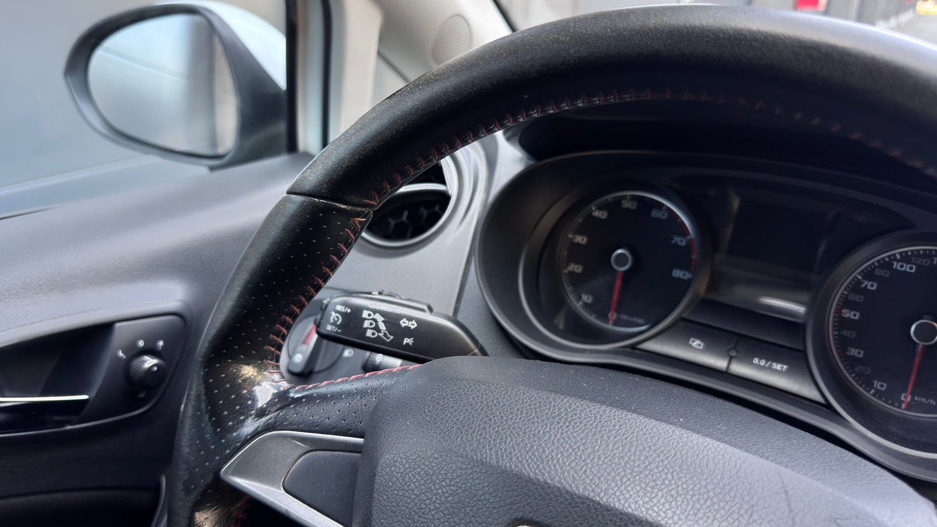 SEAT Ibiza ST 1.4 TSI FR Viva-image-8
