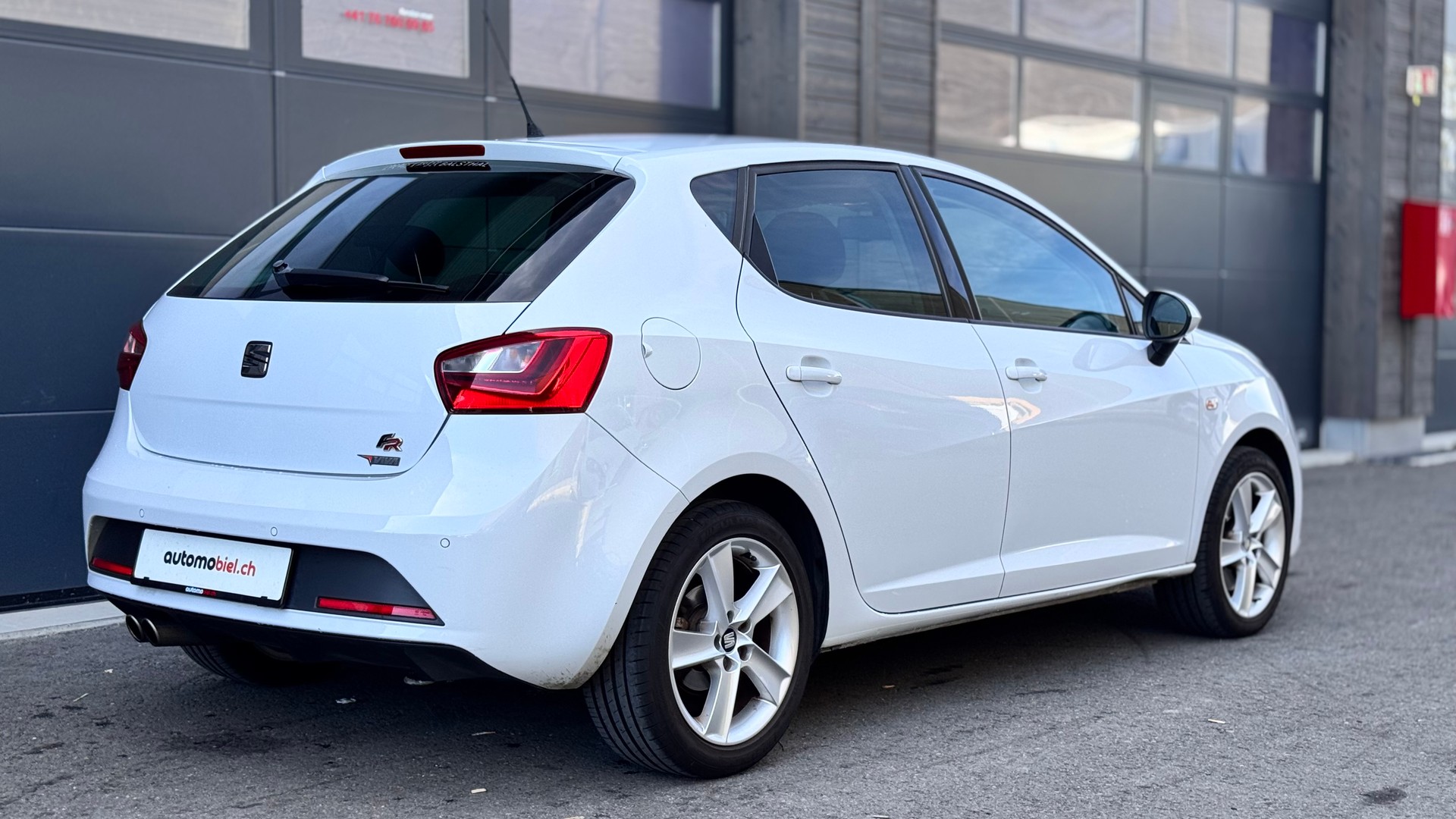 SEAT Ibiza ST 1.4 TSI FR Viva-image-5