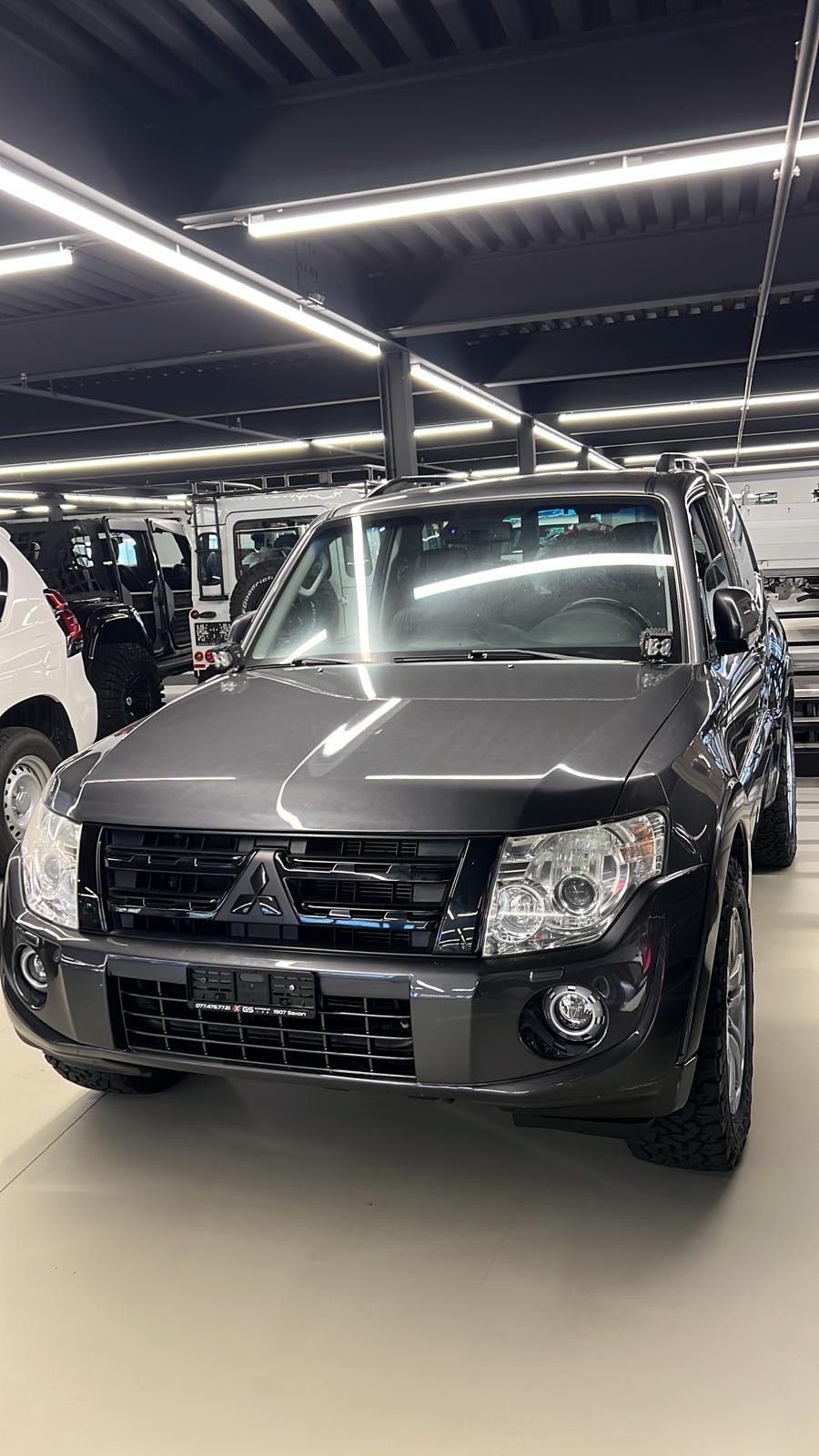 MITSUBISHI Pajero 3.2 DI-D Swiss Edition Automatic-image-2