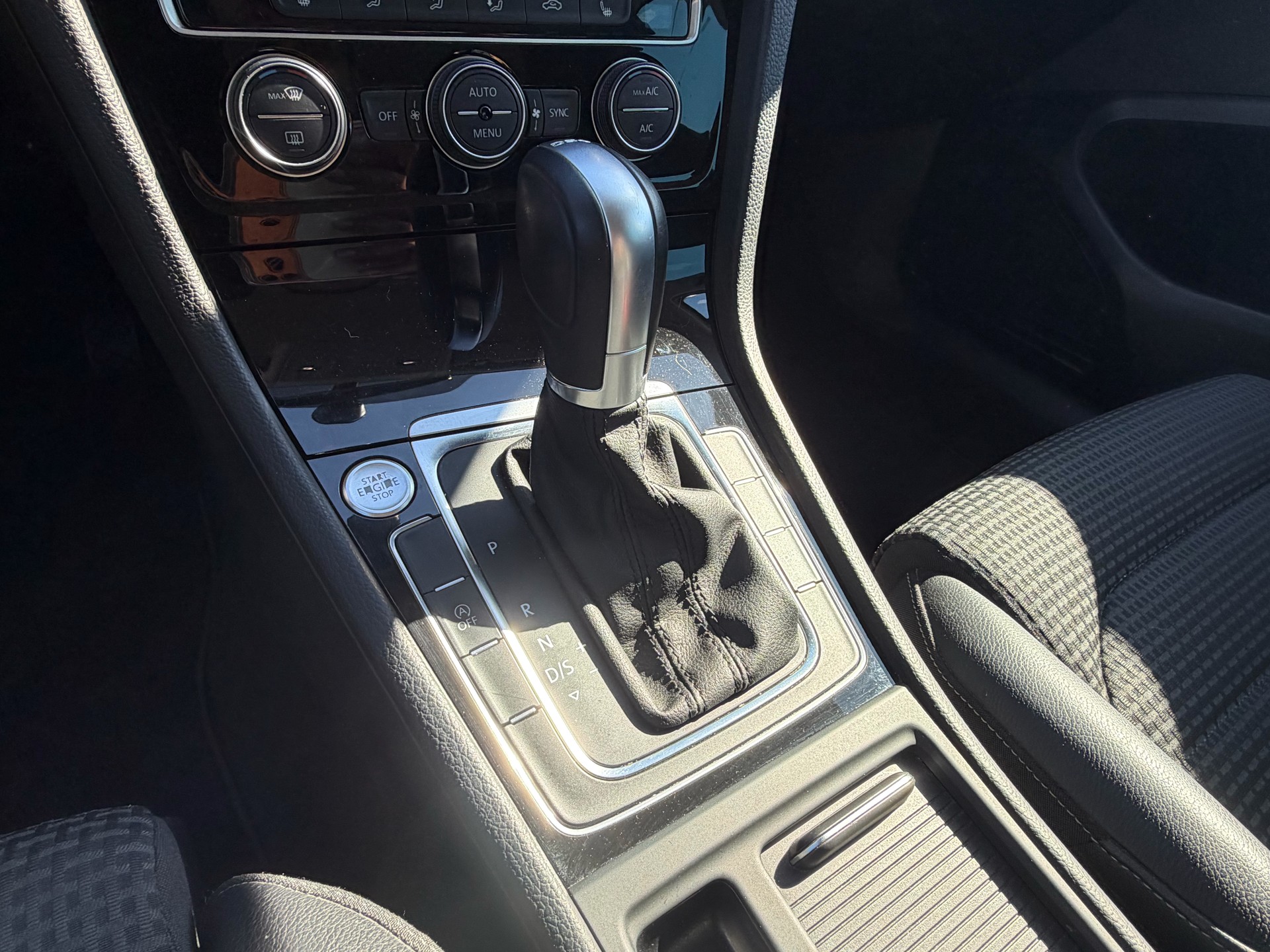 VW Golf 1.4 TSI Highline DSG-image-12