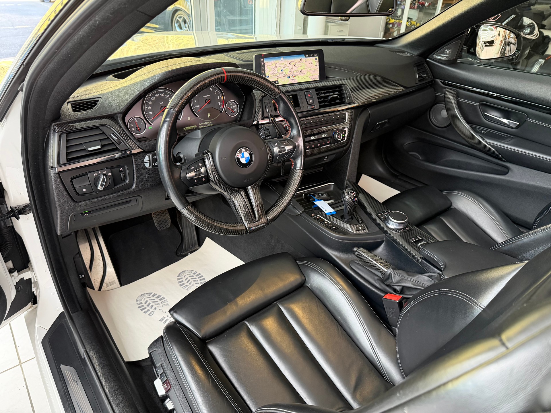 BMW M4 Competition Cabrio-image-11