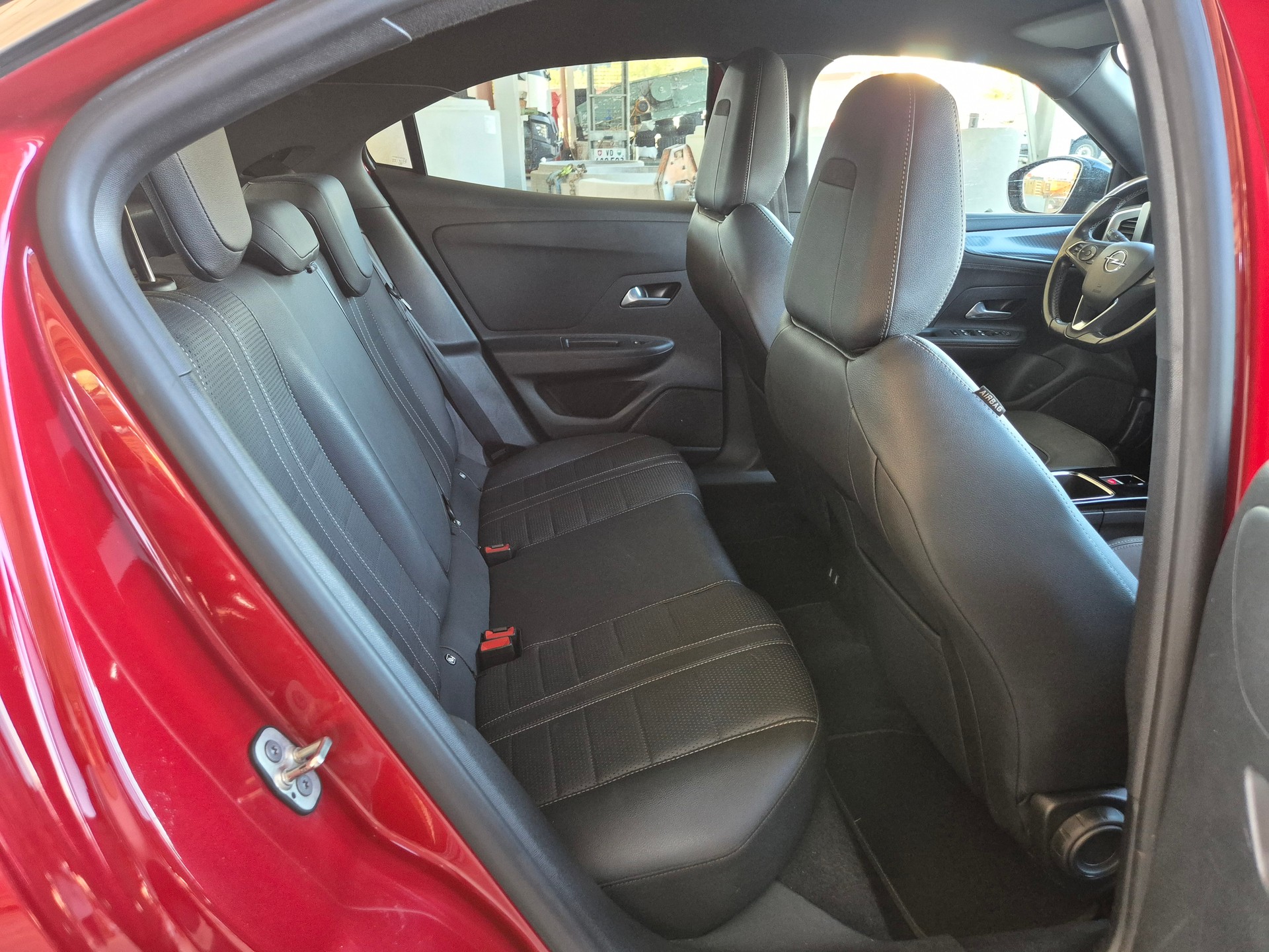 OPEL Mokka 1.2 Direct Injection Turbo Ultimate Aut.-image-4