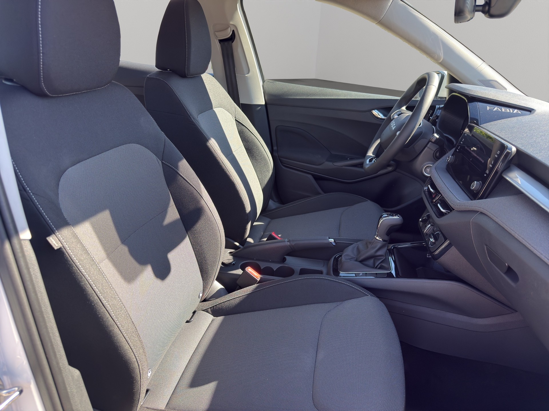 SKODA Fabia 1.5 TSI Selection DSG-image-8