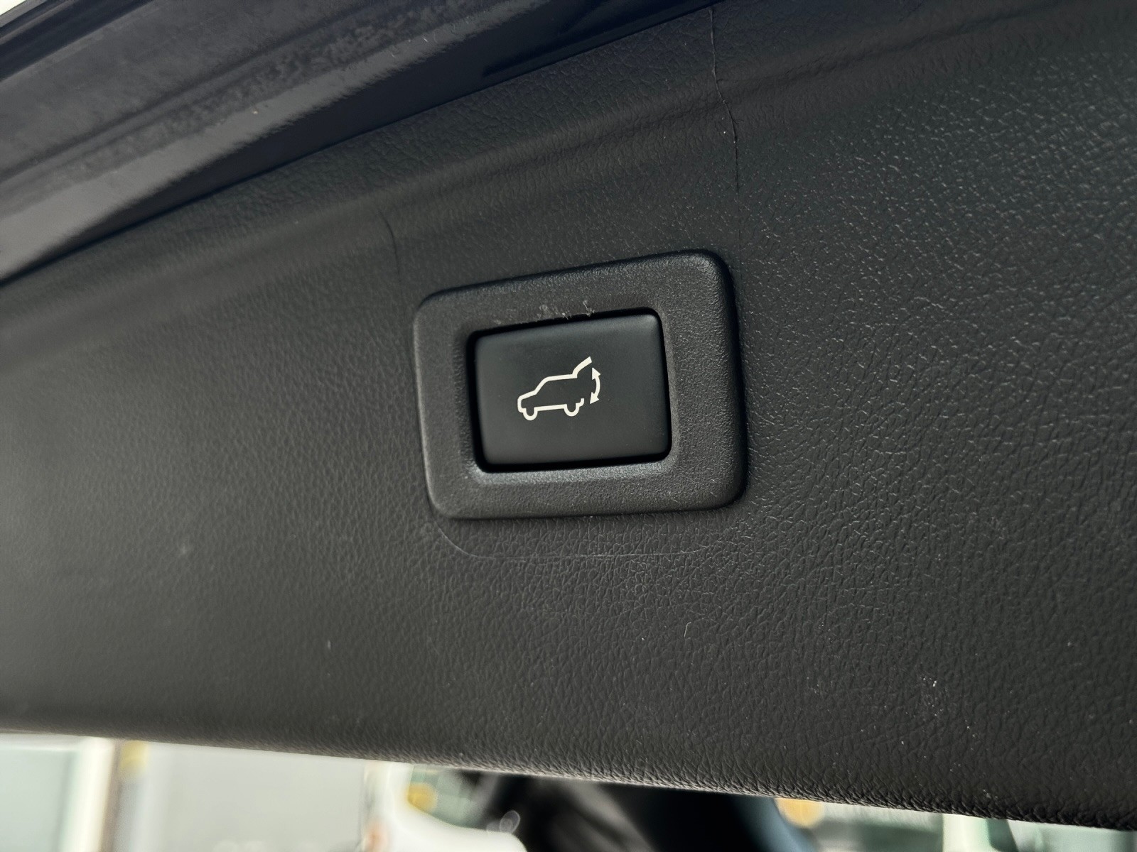 SUBARU Outback 2.0D Swiss AWD Lineartronic *Rückfahrkamera + Sitzheizung*-image-23