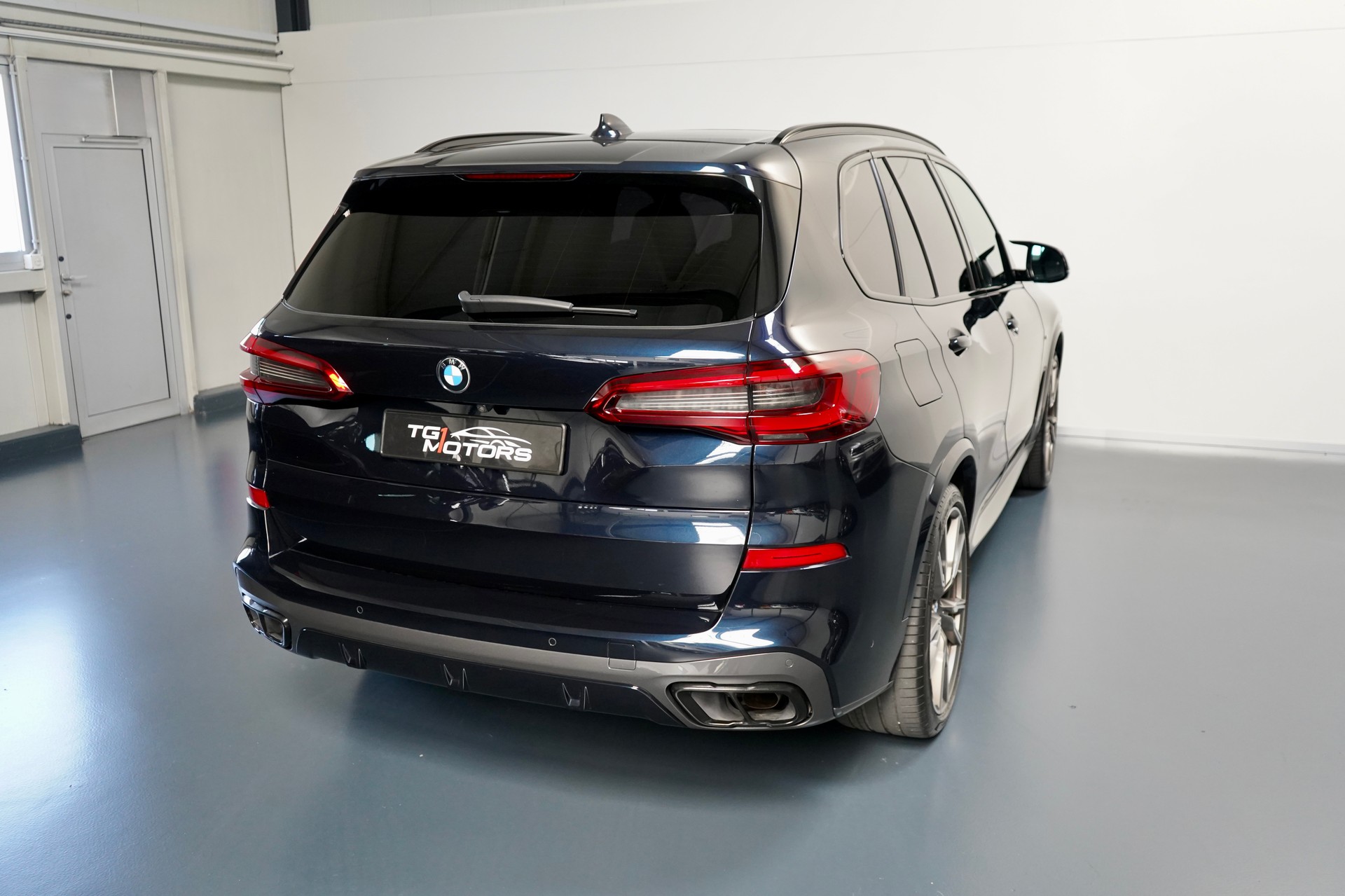 BMW X5 xDrive M50d Steptronic-image-2