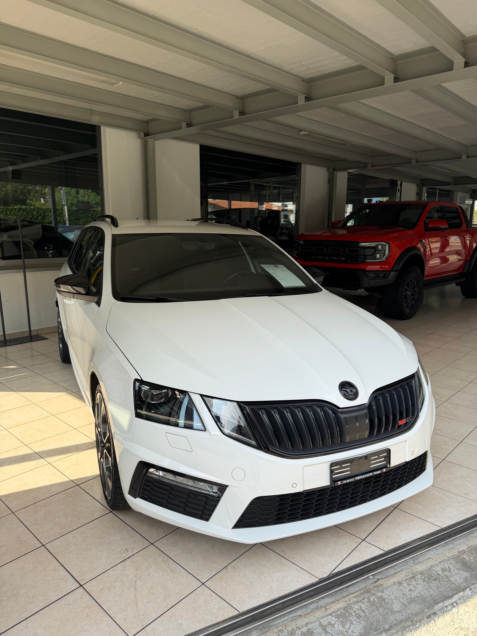 SKODA Octavia Combi 2.0 TDI RS-image-8