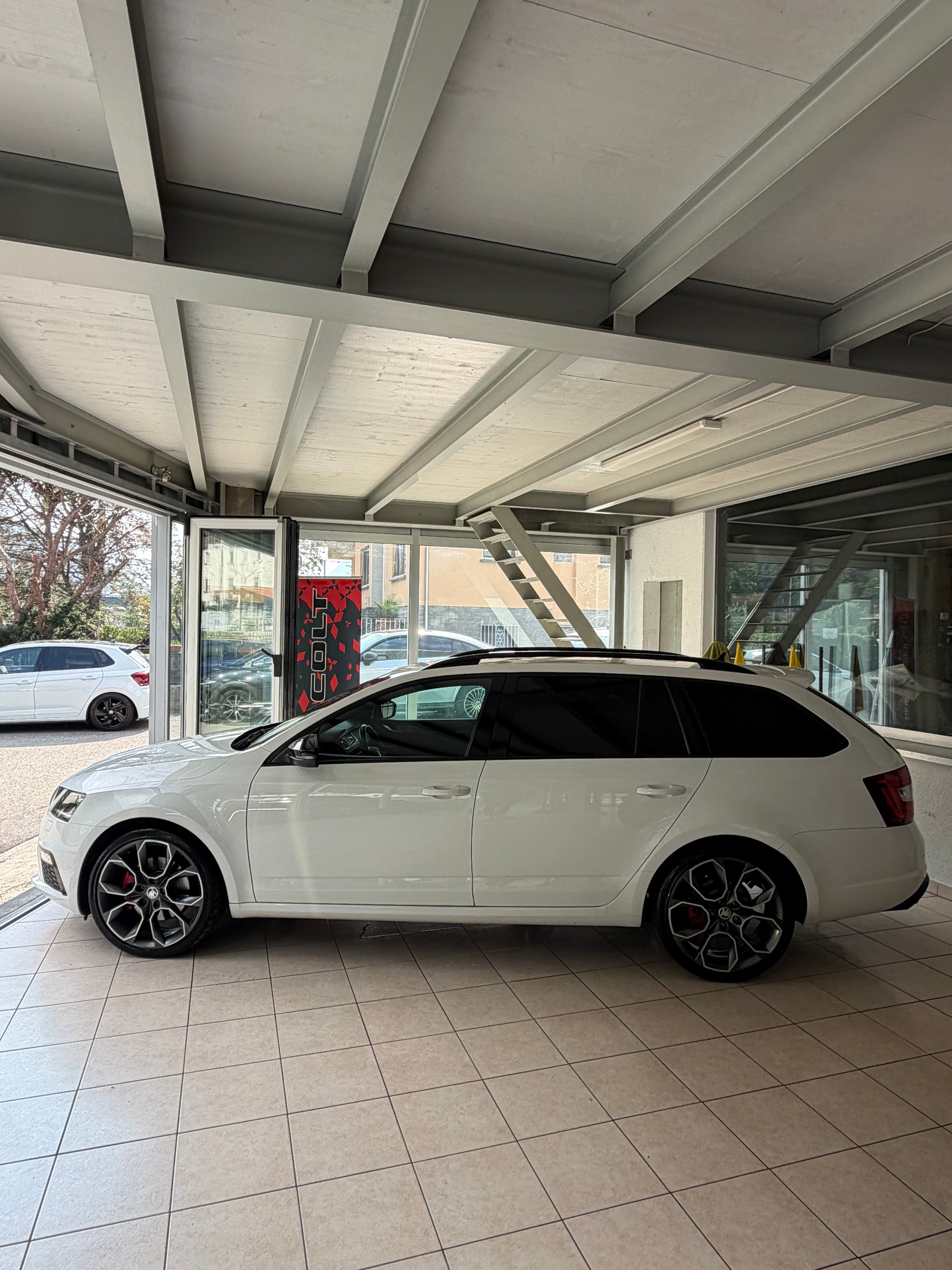 SKODA Octavia Combi 2.0 TDI RS-image-2