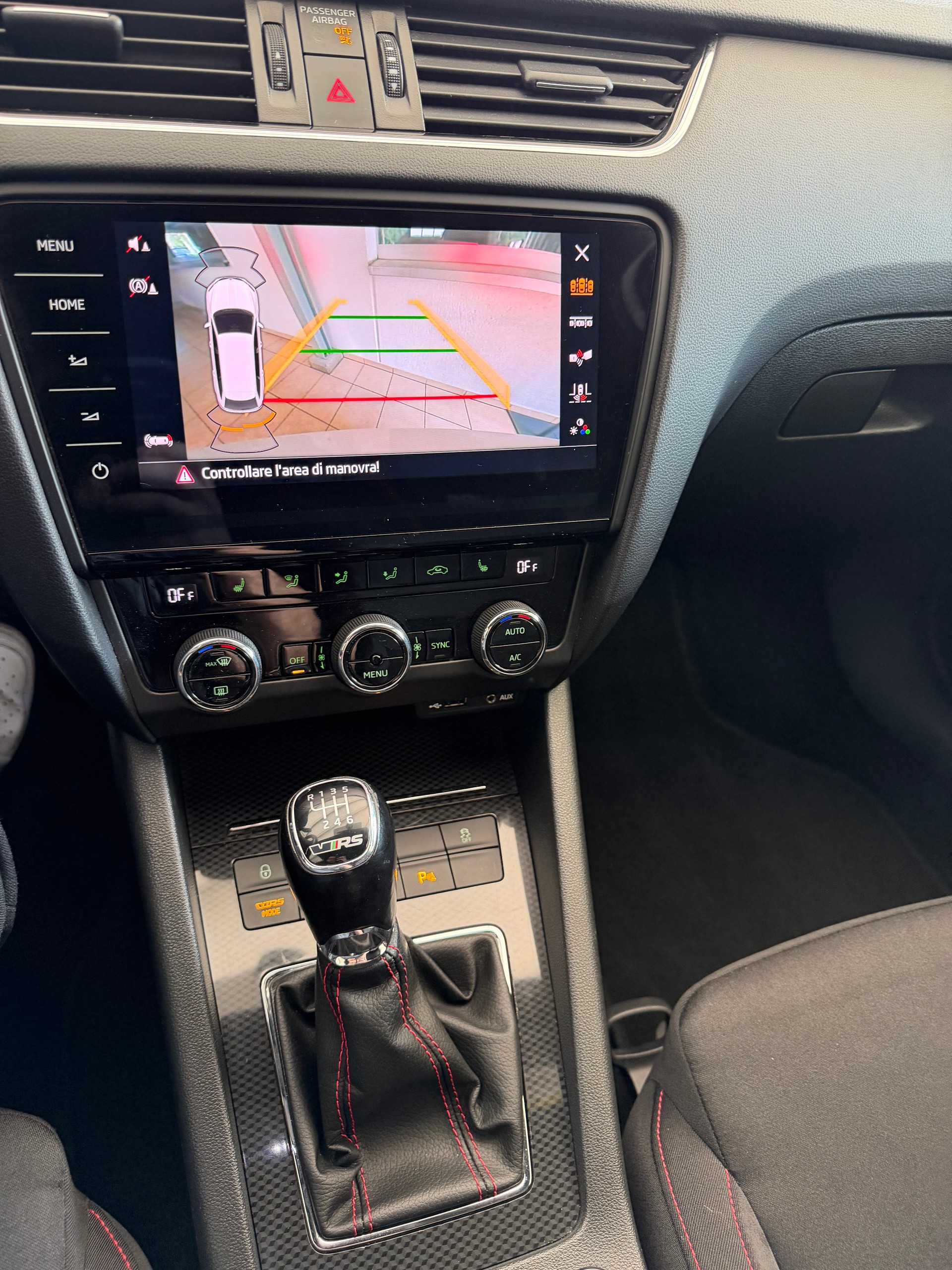SKODA Octavia Combi 2.0 TDI RS-image-11