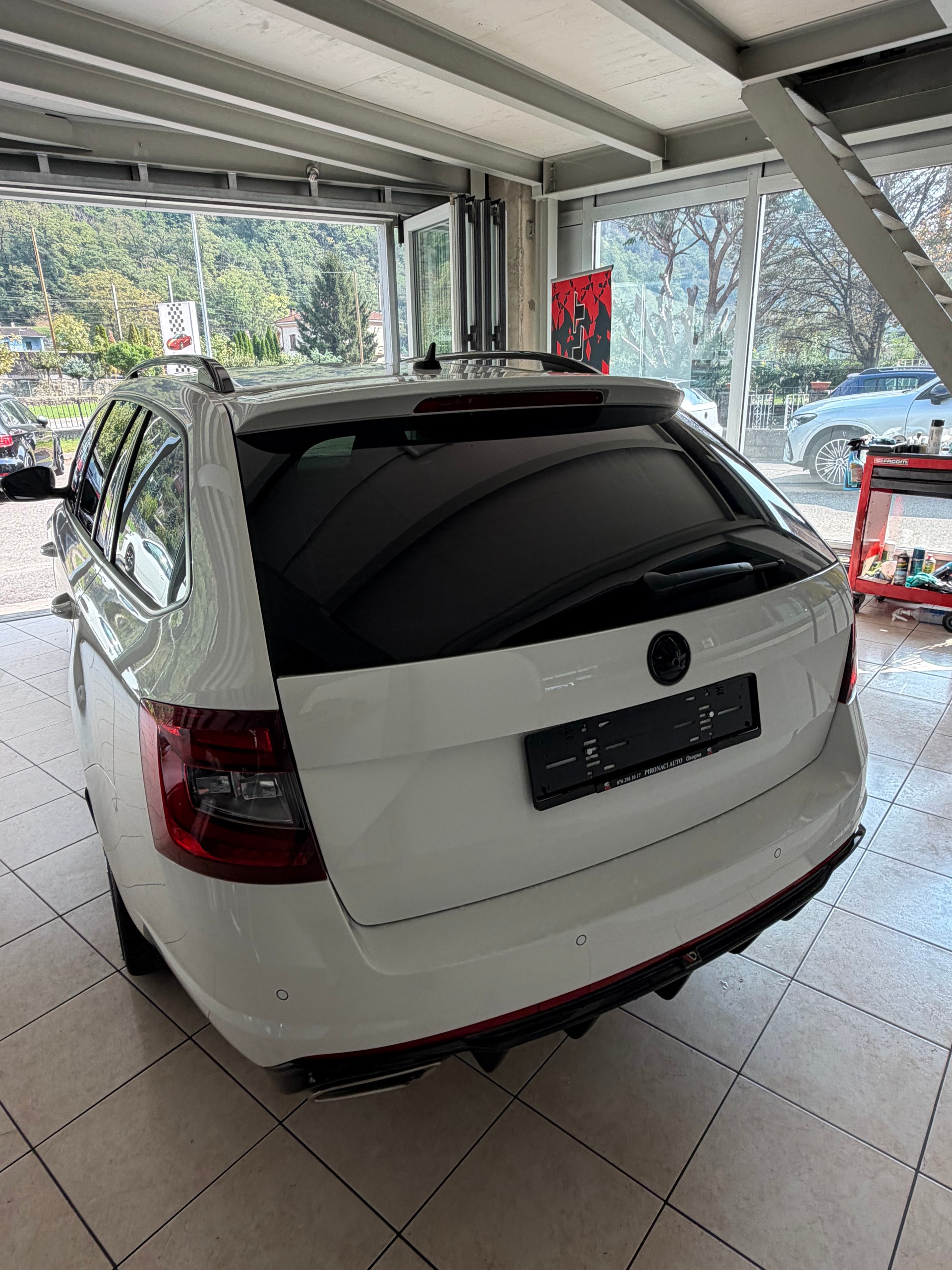 SKODA Octavia Combi 2.0 TDI RS-image-5