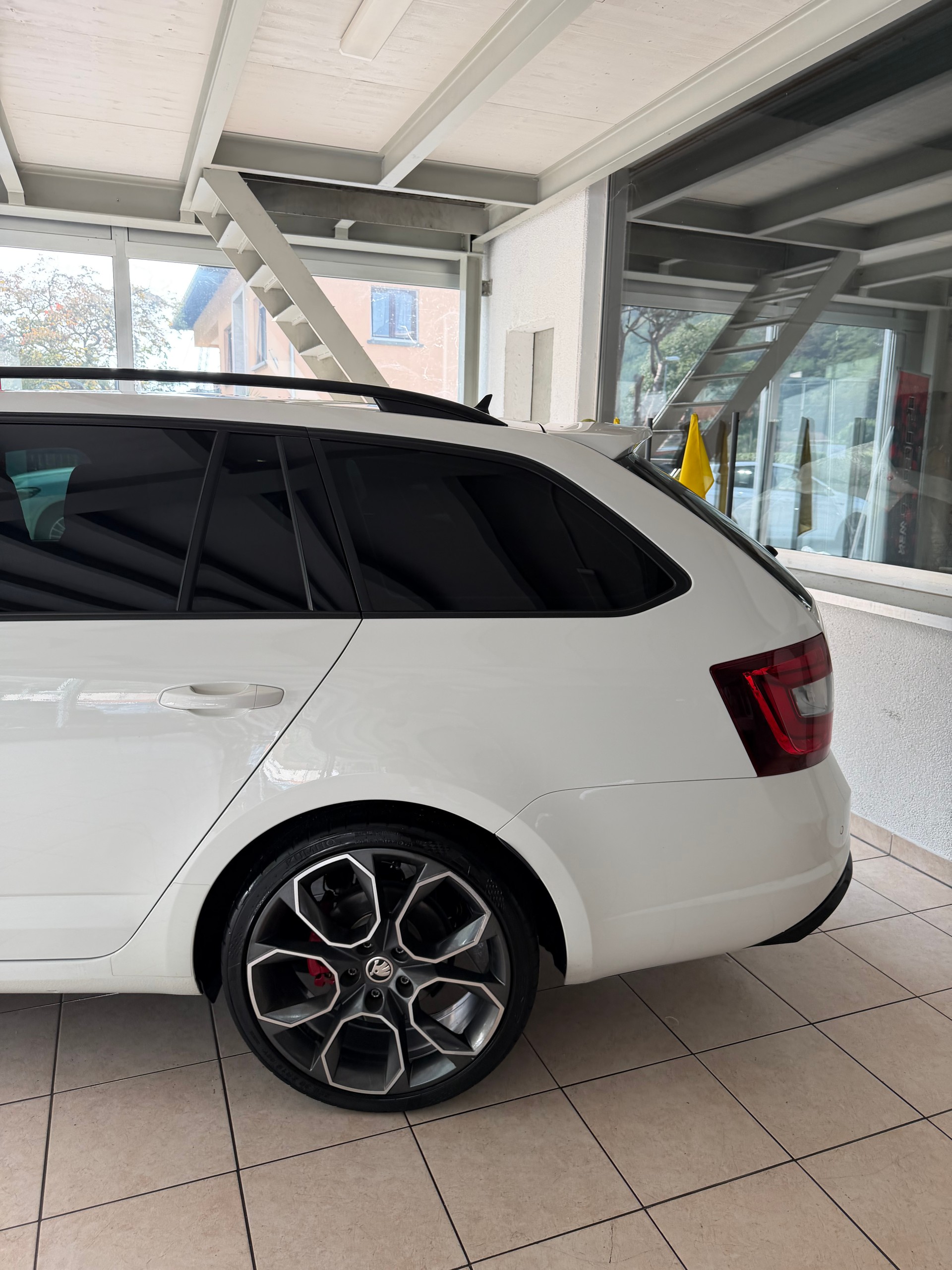 SKODA Octavia Combi 2.0 TDI RS-image-3