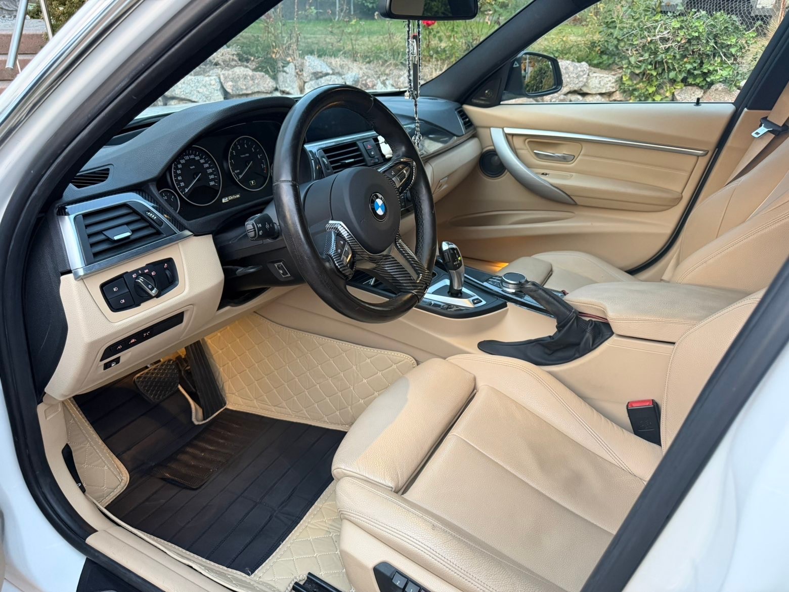 BMW 330e-image-5