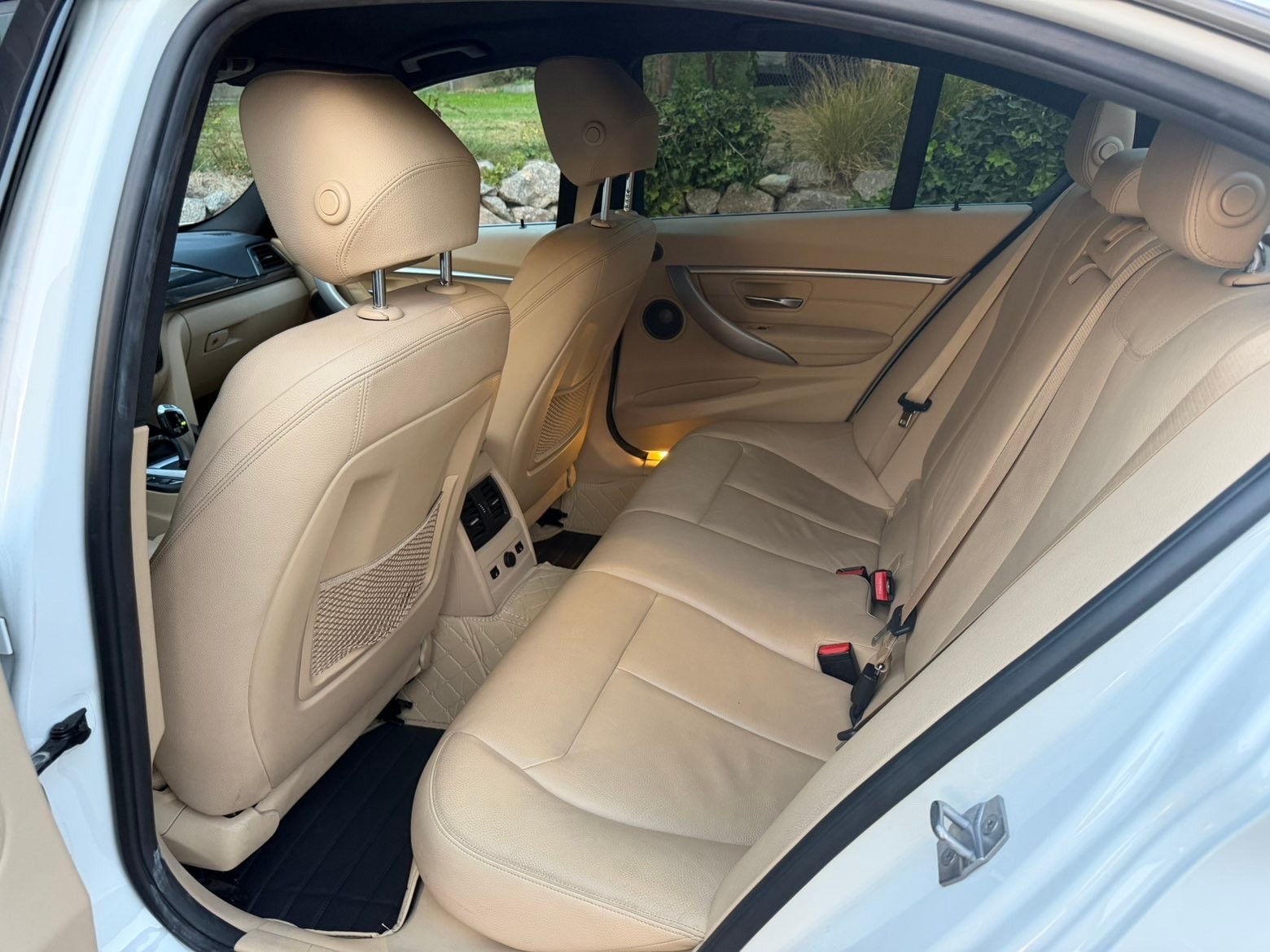 BMW 330e-image-3