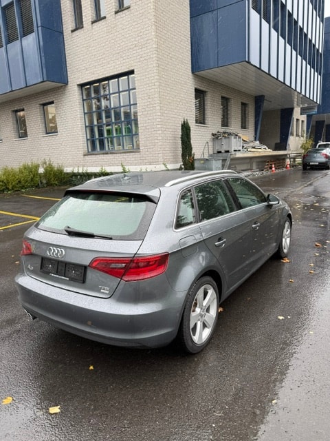 AUDI A3 Sportback 1.4 TFSI Attraction S-tronic-image-2