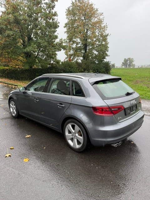 AUDI A3 Sportback 1.4 TFSI Attraction S-tronic-image-3