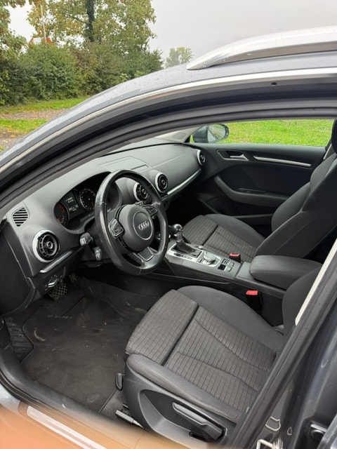 AUDI A3 Sportback 1.4 TFSI Attraction S-tronic-image-4
