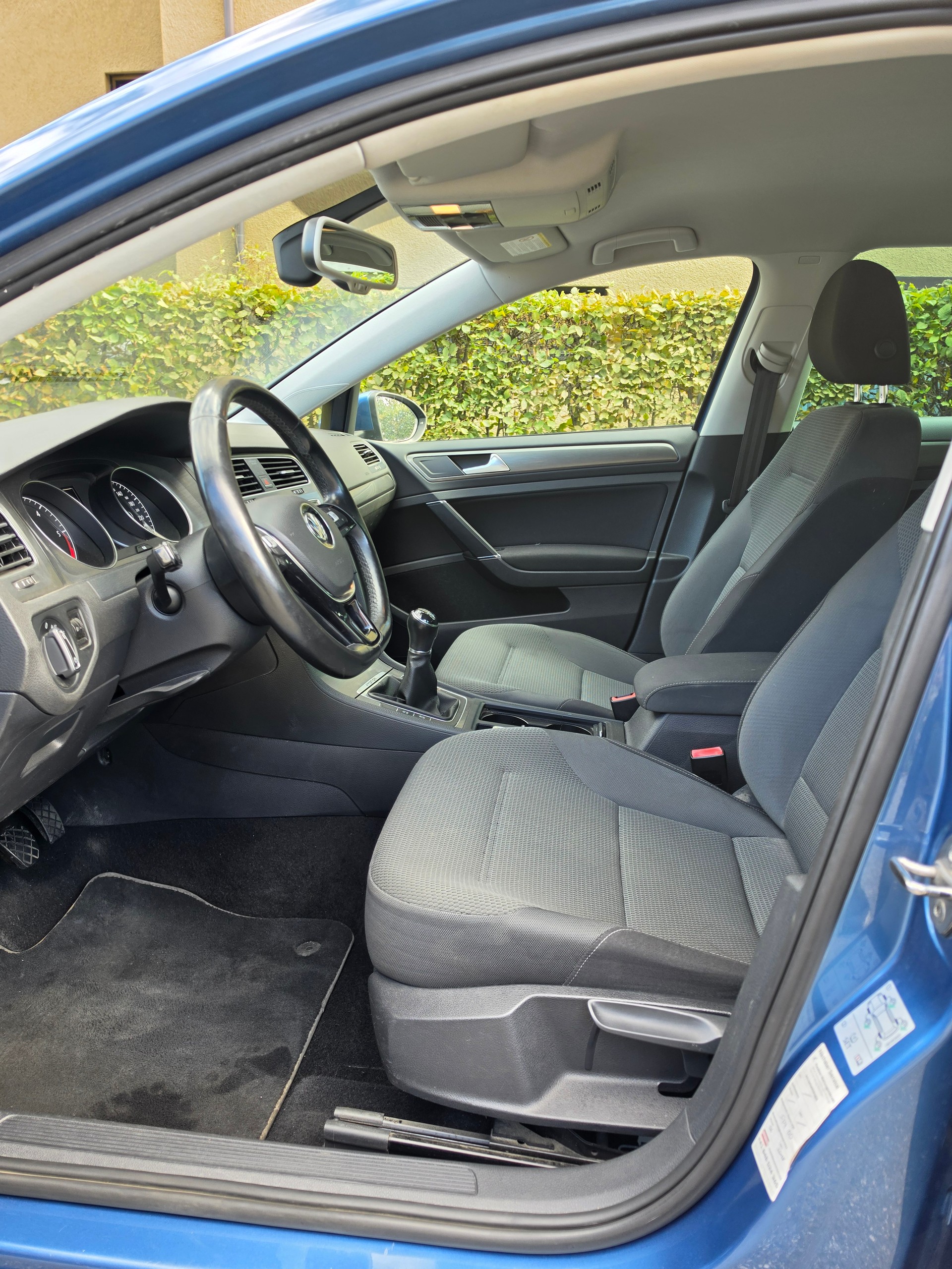 VW Golf 2.0 TDI Highline 4Motion-image-8