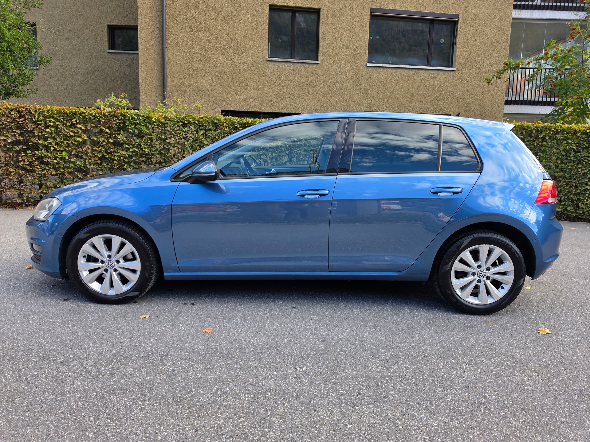 VW Golf 2.0 TDI Highline 4Motion-image-1