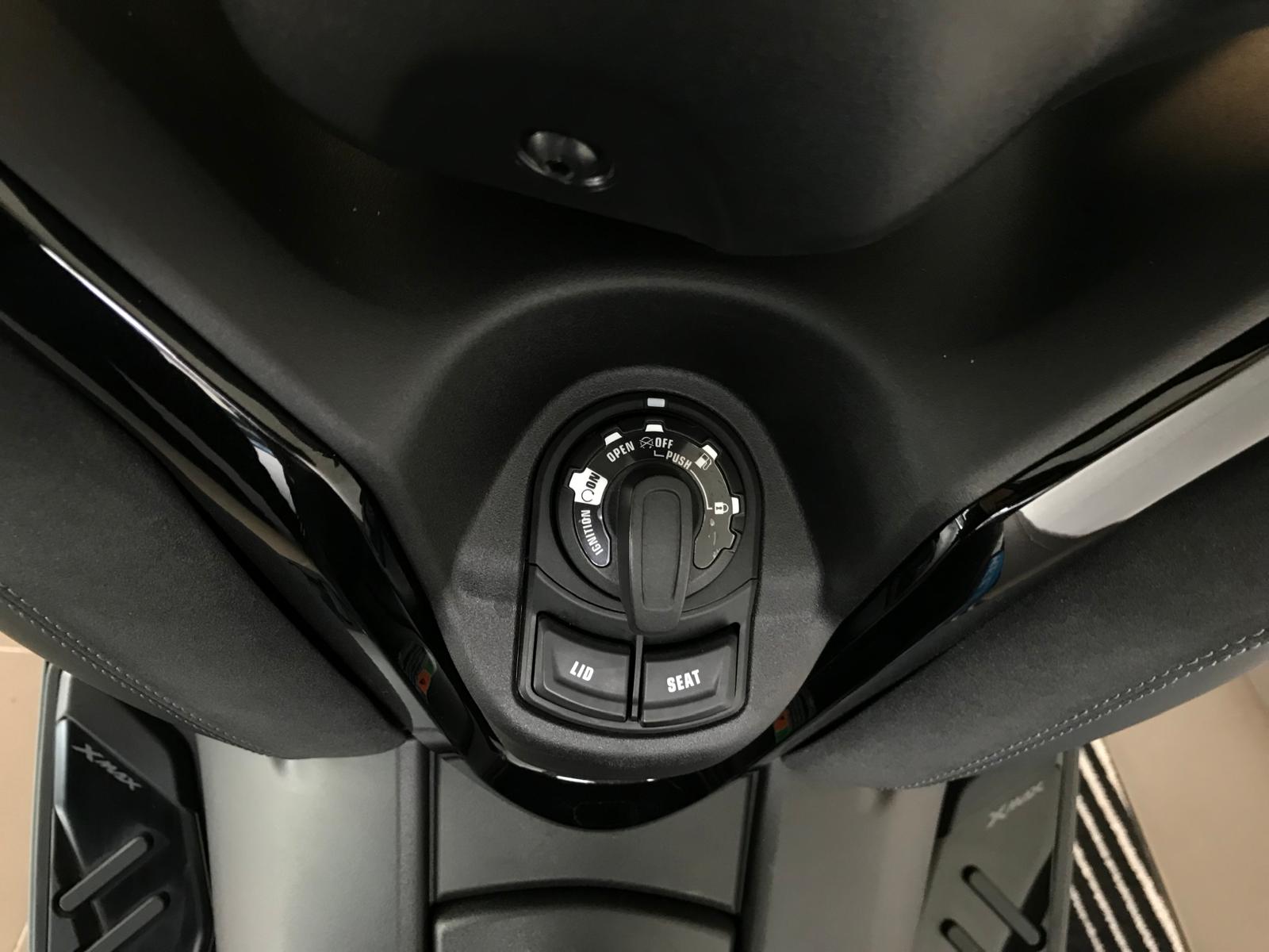 YAMAHA X-Max 300 Tech Max +-image-7