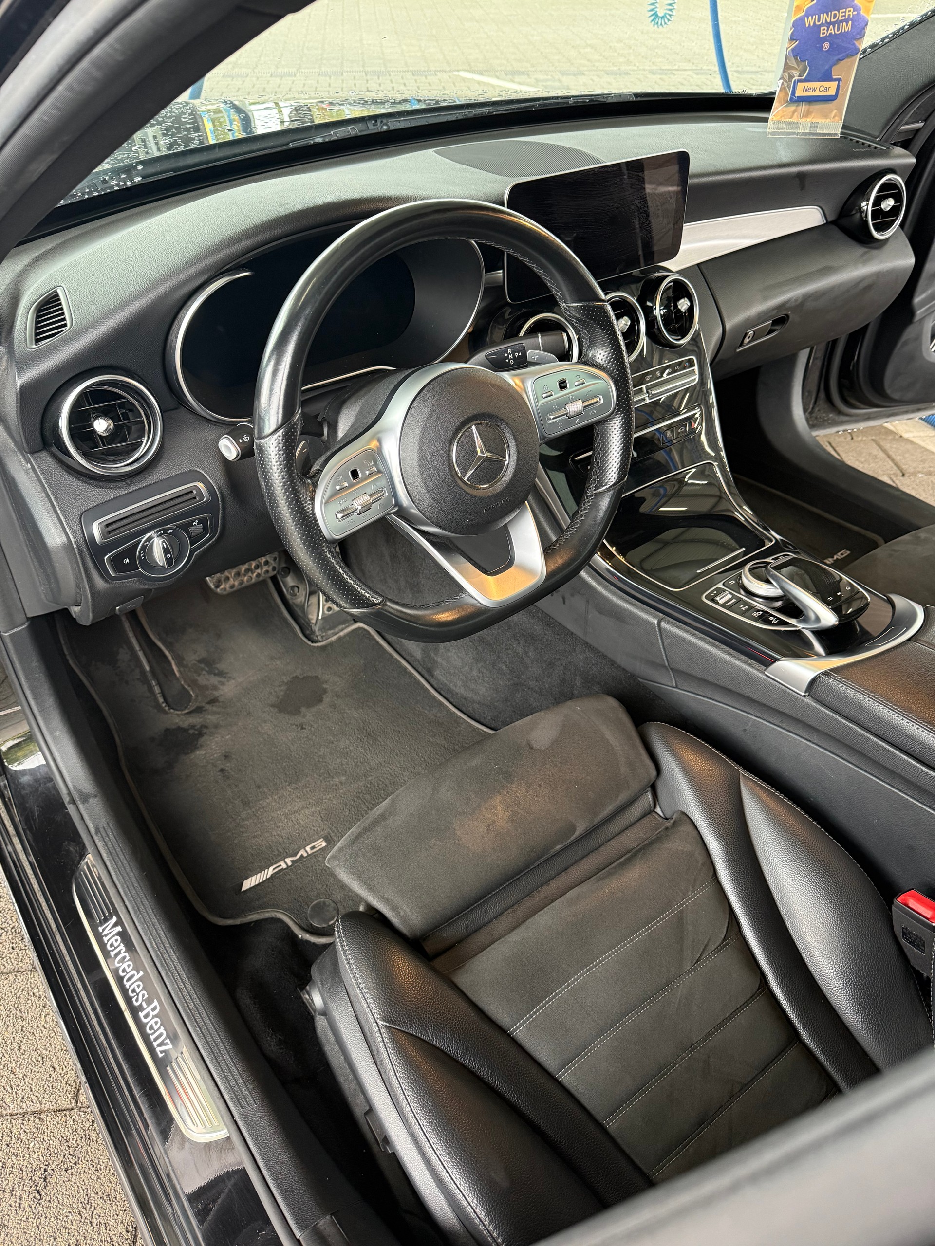 MERCEDES-BENZ C 300 de AMG Line-image-3