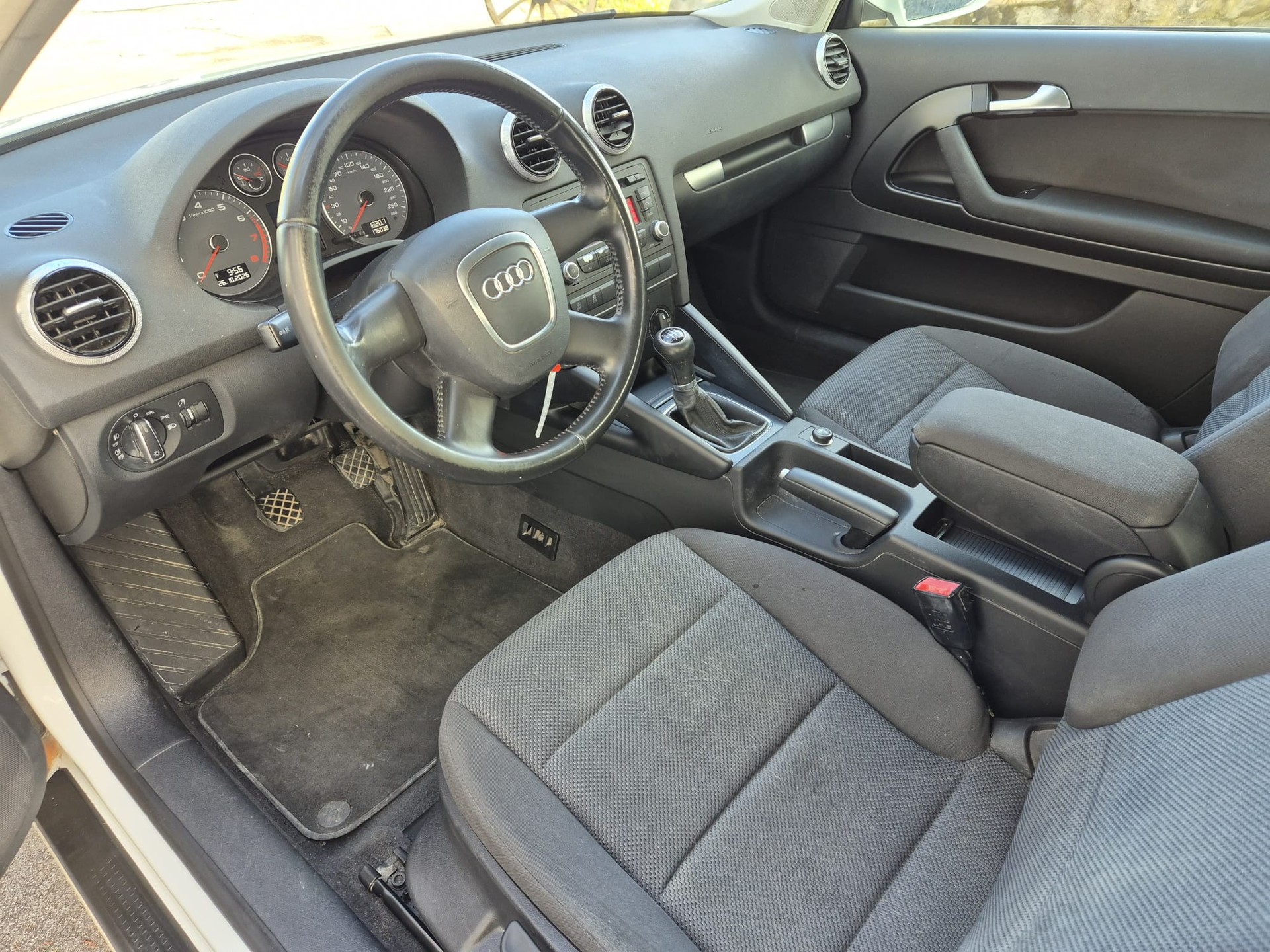 AUDI A3 1.4 TFSI Attraction-image-9