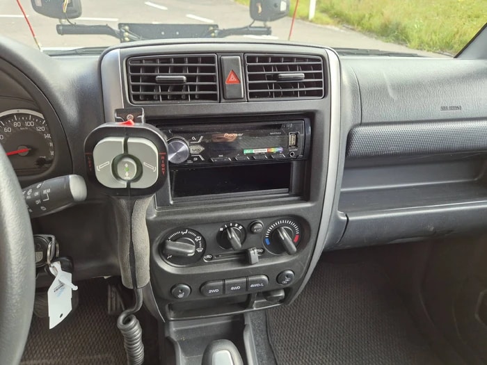 SUZUKI Jimny 1.3 16V Winterdienstfahrzeug Compact Top Automatic-image-5