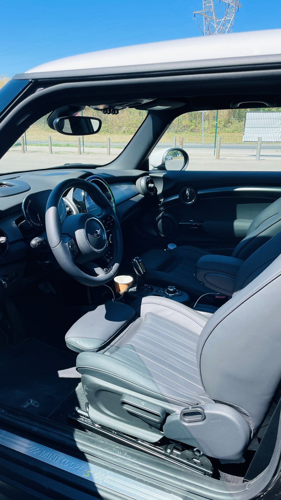 MINI Cooper SE-image-2