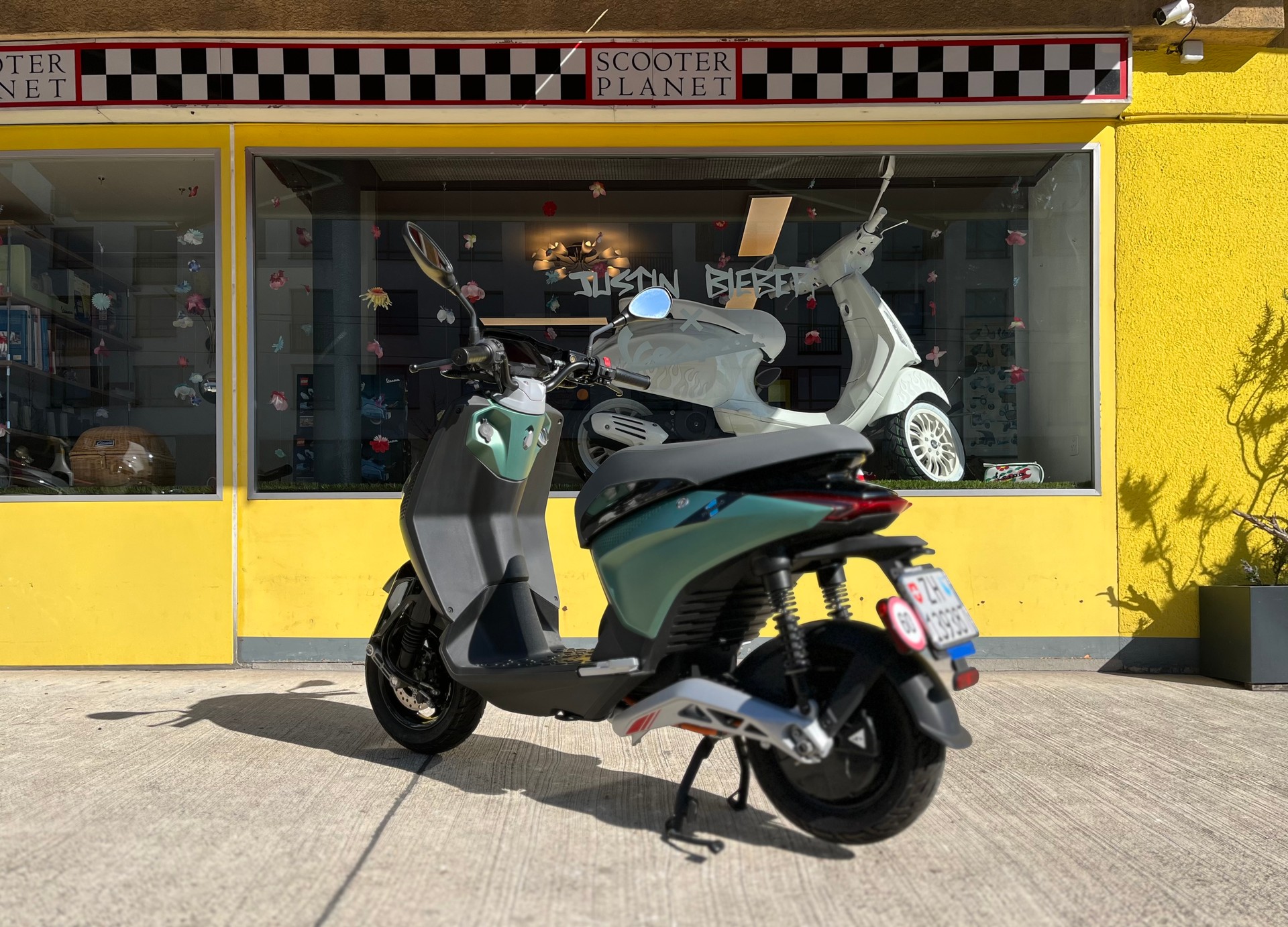PIAGGIO Piaggio 1 Active 60km/h Full Electric-showroom-element-1