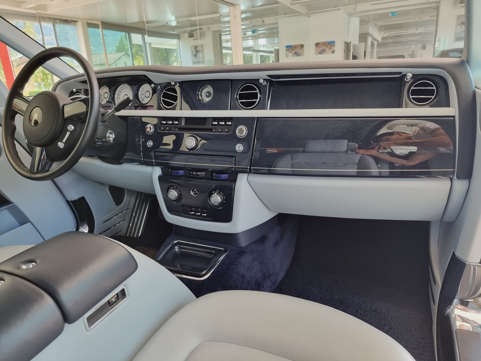 ROLLS-ROYCE Phantom 6.7 V12 Coupé-image-13