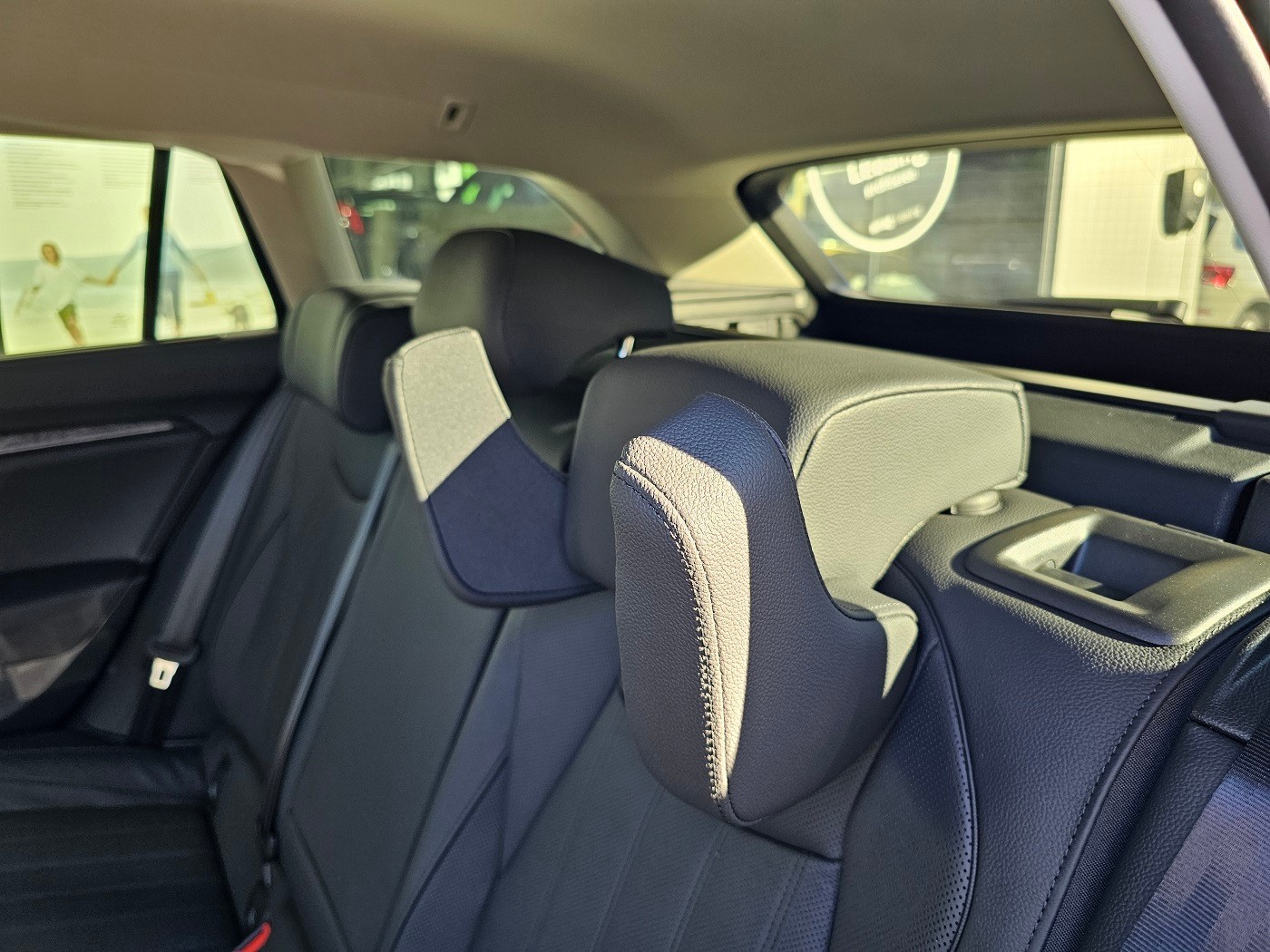 SKODA Superb Combi 2.0 TDi Selection 4x4 DSG-image-19